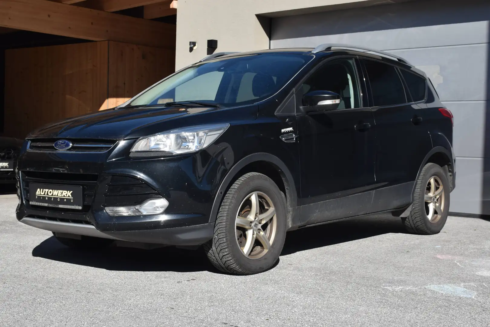 Ford Kuga 2,0 TDCi Titanium 4x4 Aut. Schwarz - 1