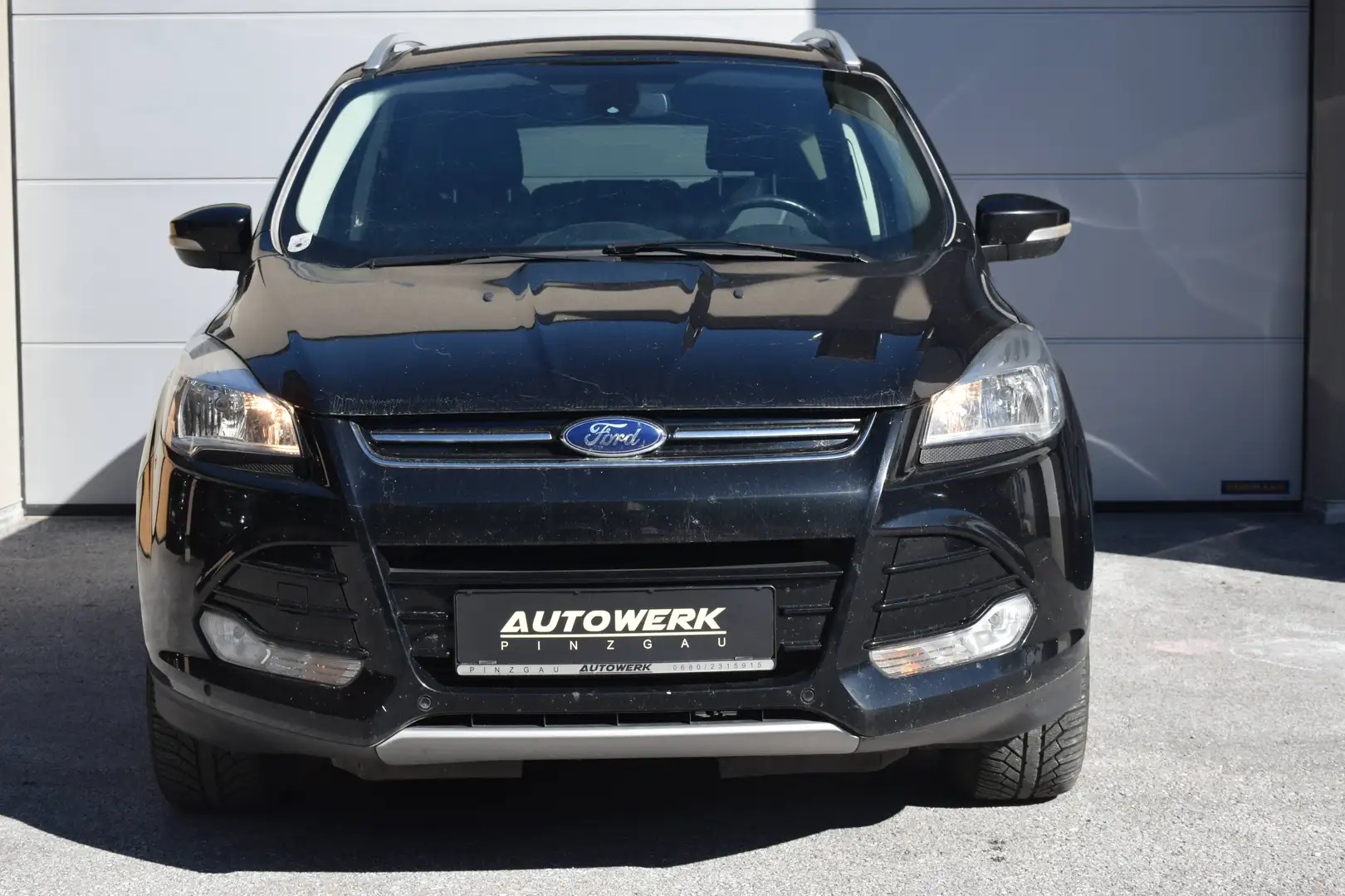 Ford Kuga 2,0 TDCi Titanium 4x4 Aut. Schwarz - 2