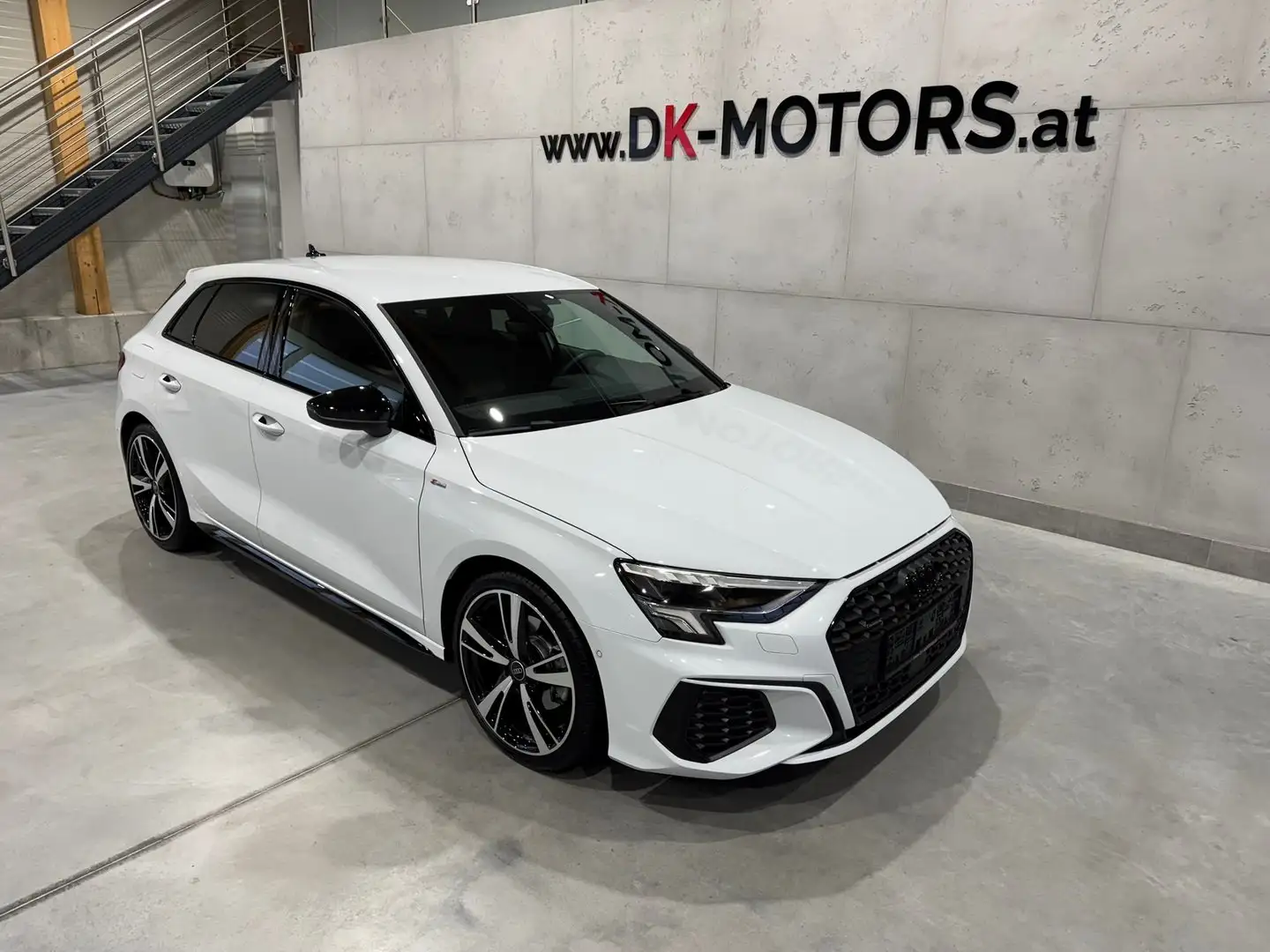 Audi A3 40 TFSI quattro S-Tronic / S line / RFK / Navi / Weiß - 2