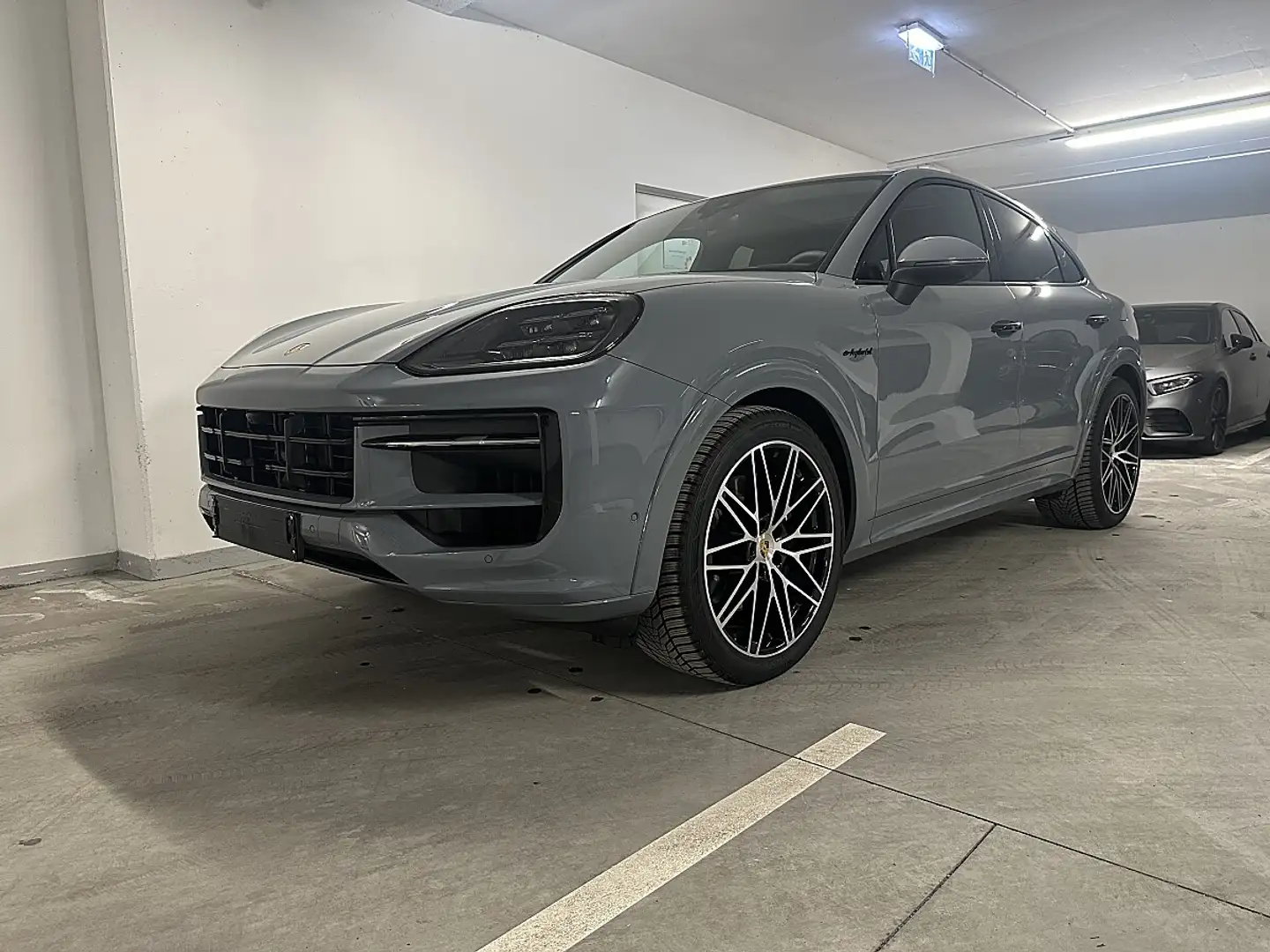 Porsche Cayenne Coupe III E-Hybrid, Sportdesign, Grau - 1