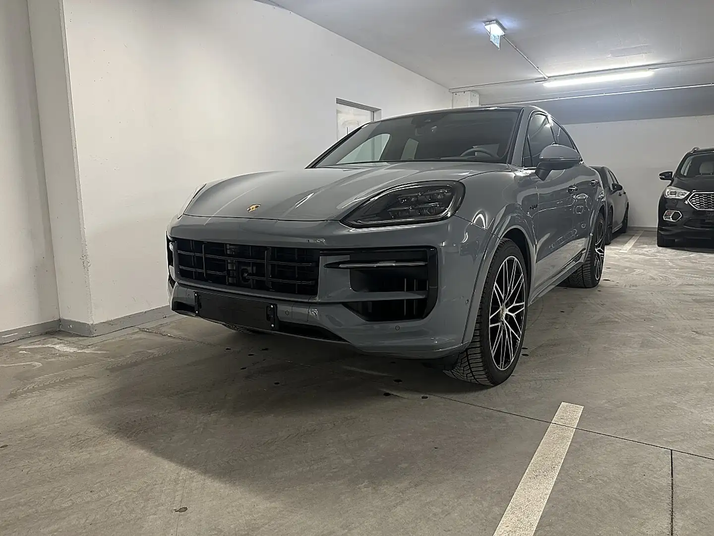 Porsche Cayenne Coupe III E-Hybrid, Sportdesign, Grau - 2