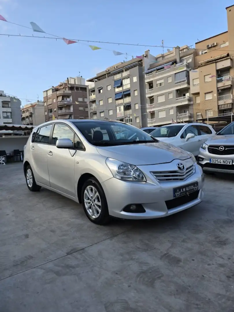 Toyota Verso Monovolumen Manual de 5 Puertas Серый - 1