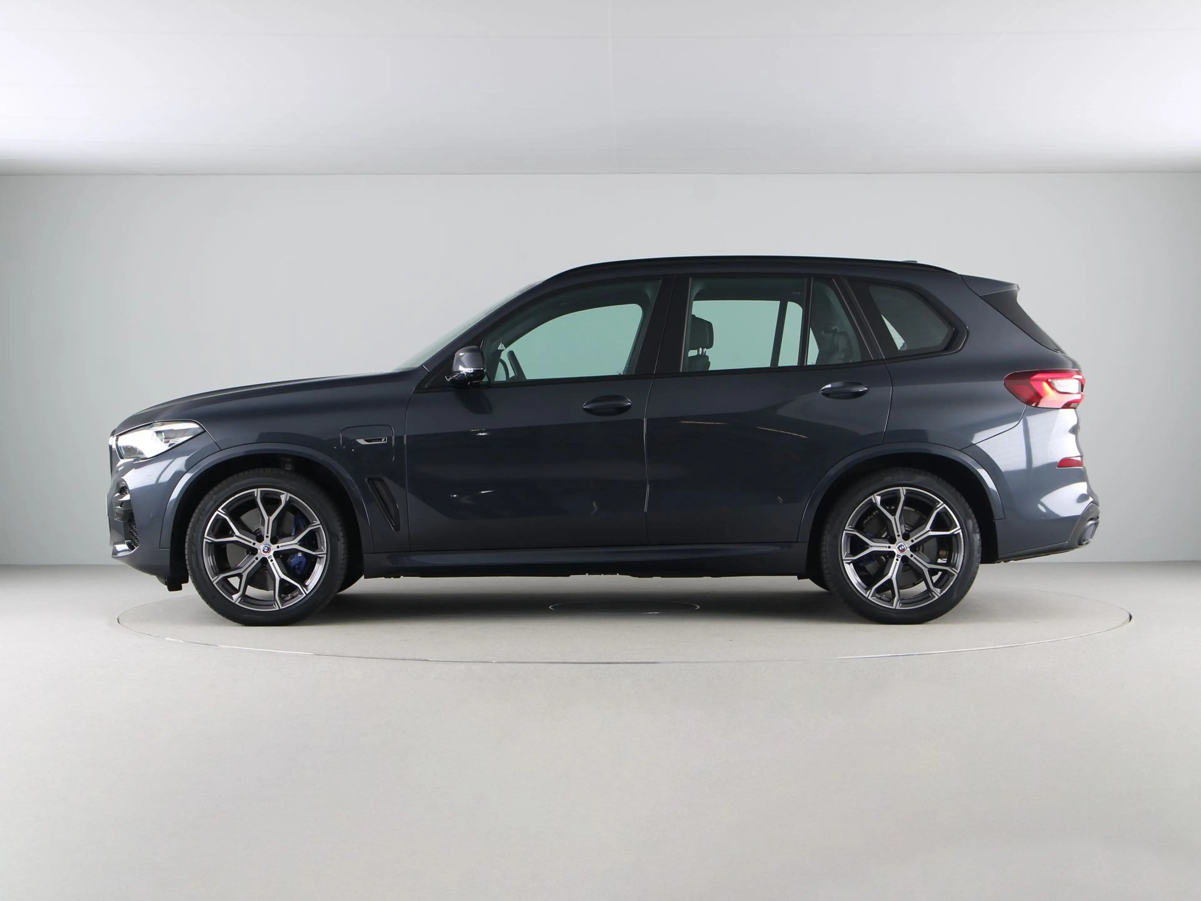 BMW X5 xDrive45e High Executive M-Sport Pro — photo 12