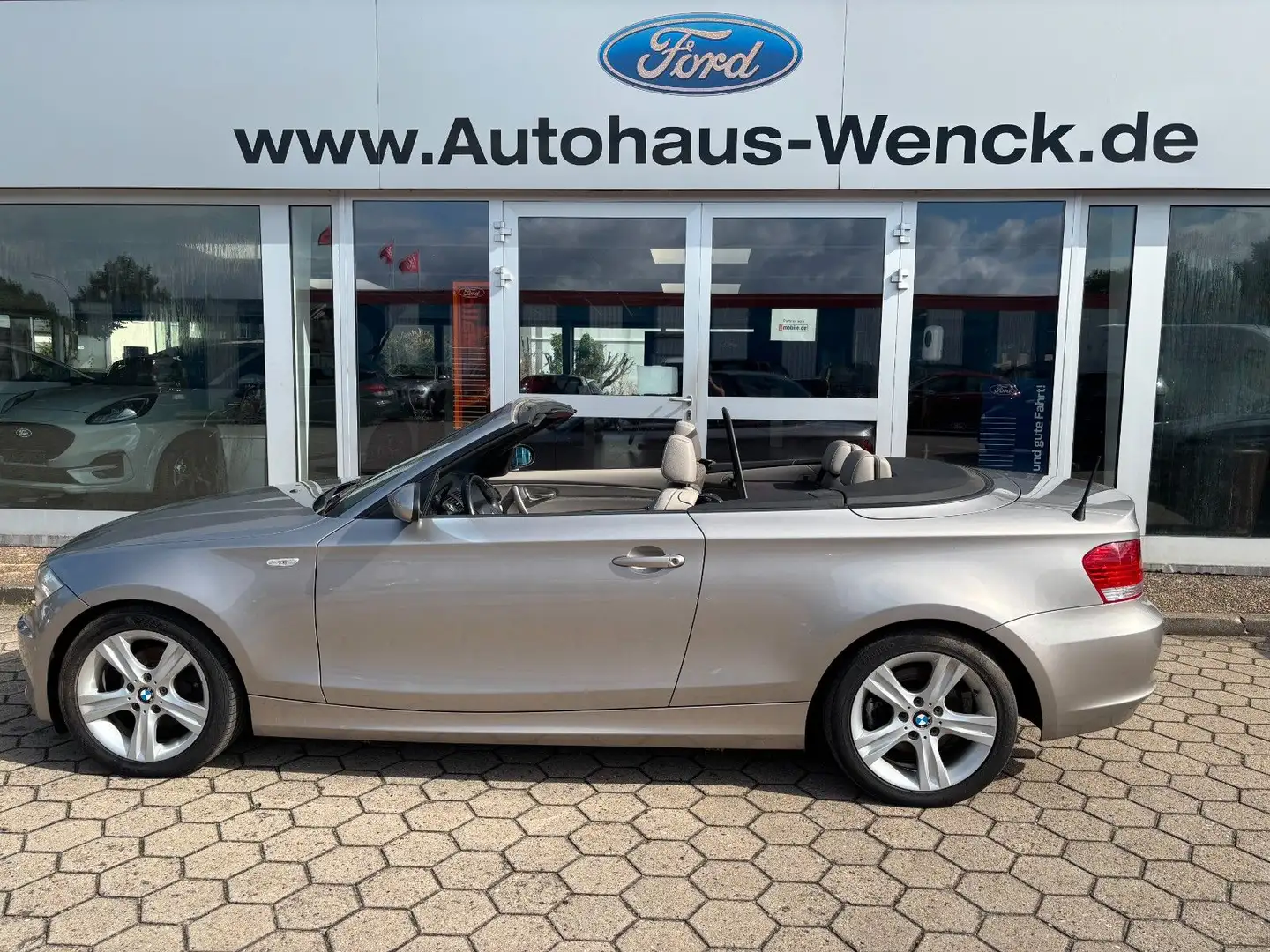 BMW 118 Cabrio 118i*2.HAND*LEDER*KLIMA*HU NEU Silber - 1