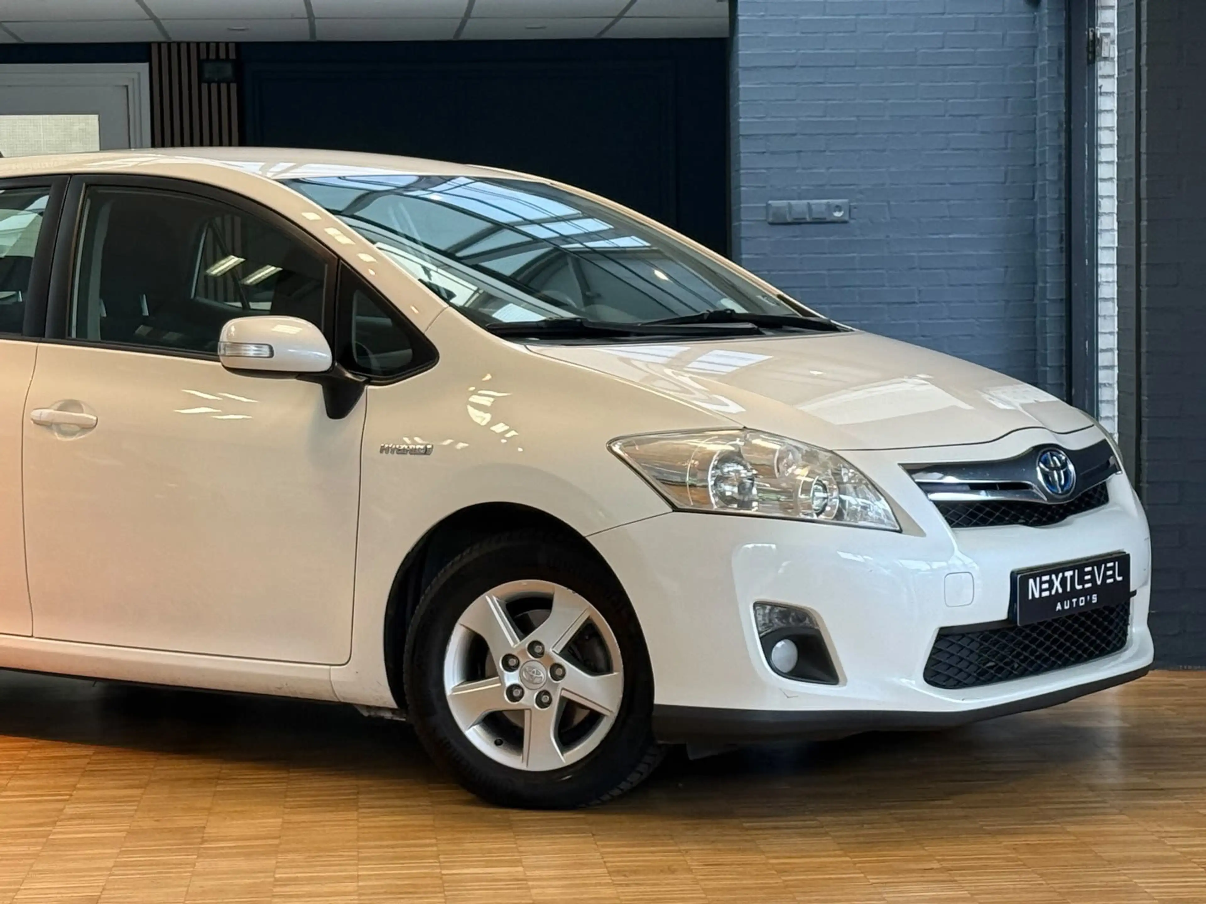 Toyota Auris 1.8 Full Hybrid Aspiration — photo 11