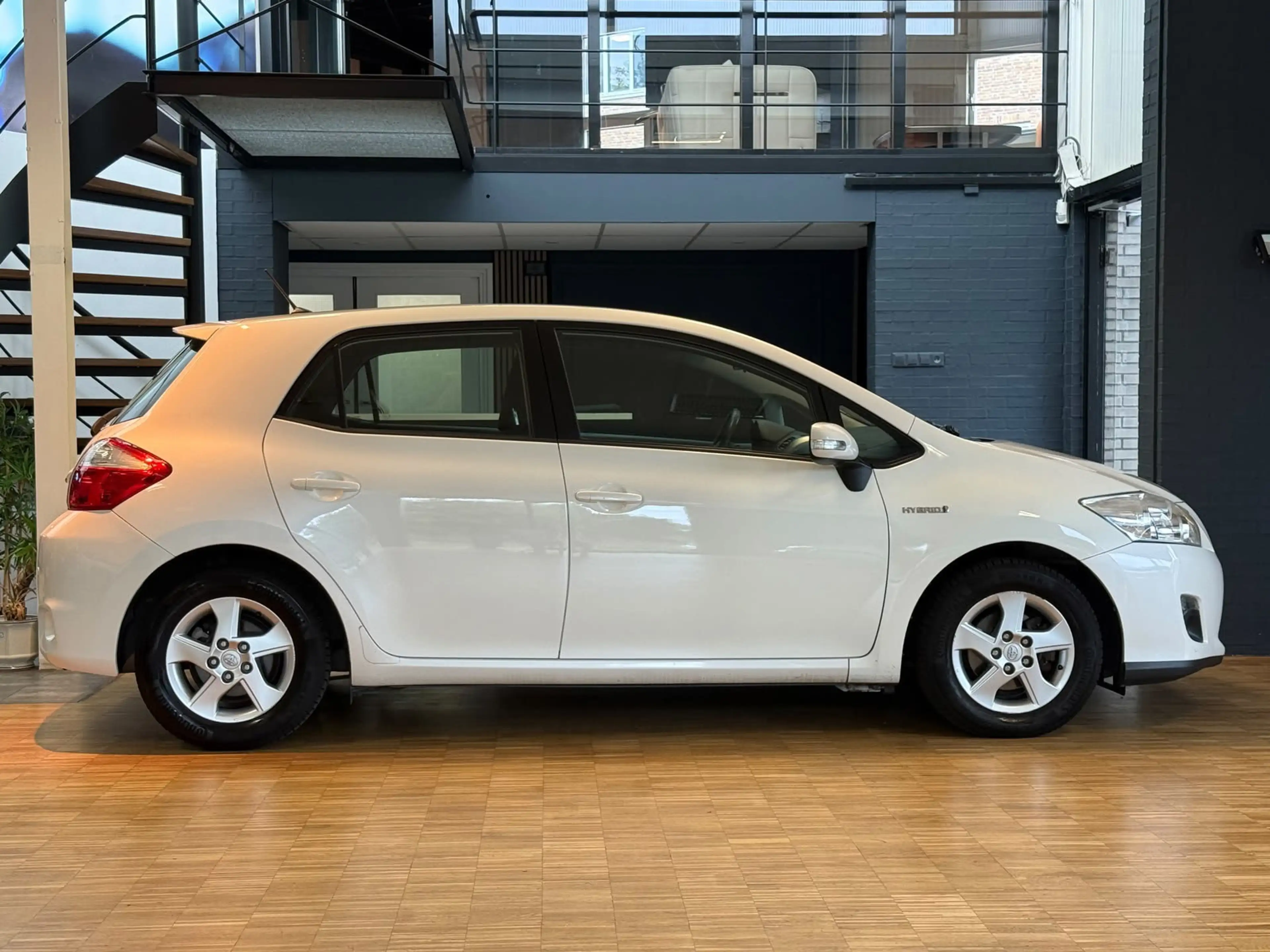 Toyota Auris 1.8 Full Hybrid Aspiration — photo 9