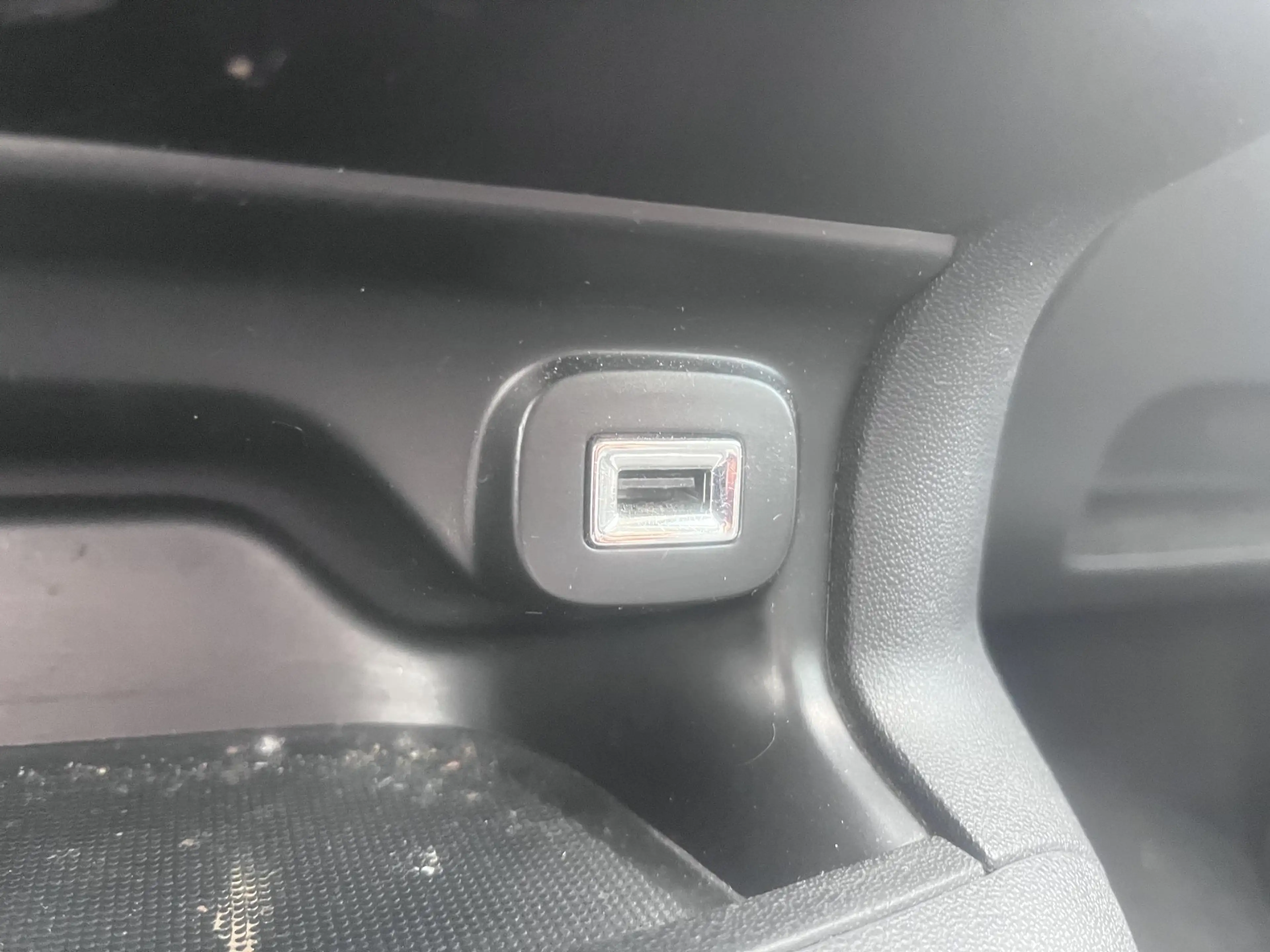 Citroen C4 Cactus 1.2 PureTech Feel — photo 9
