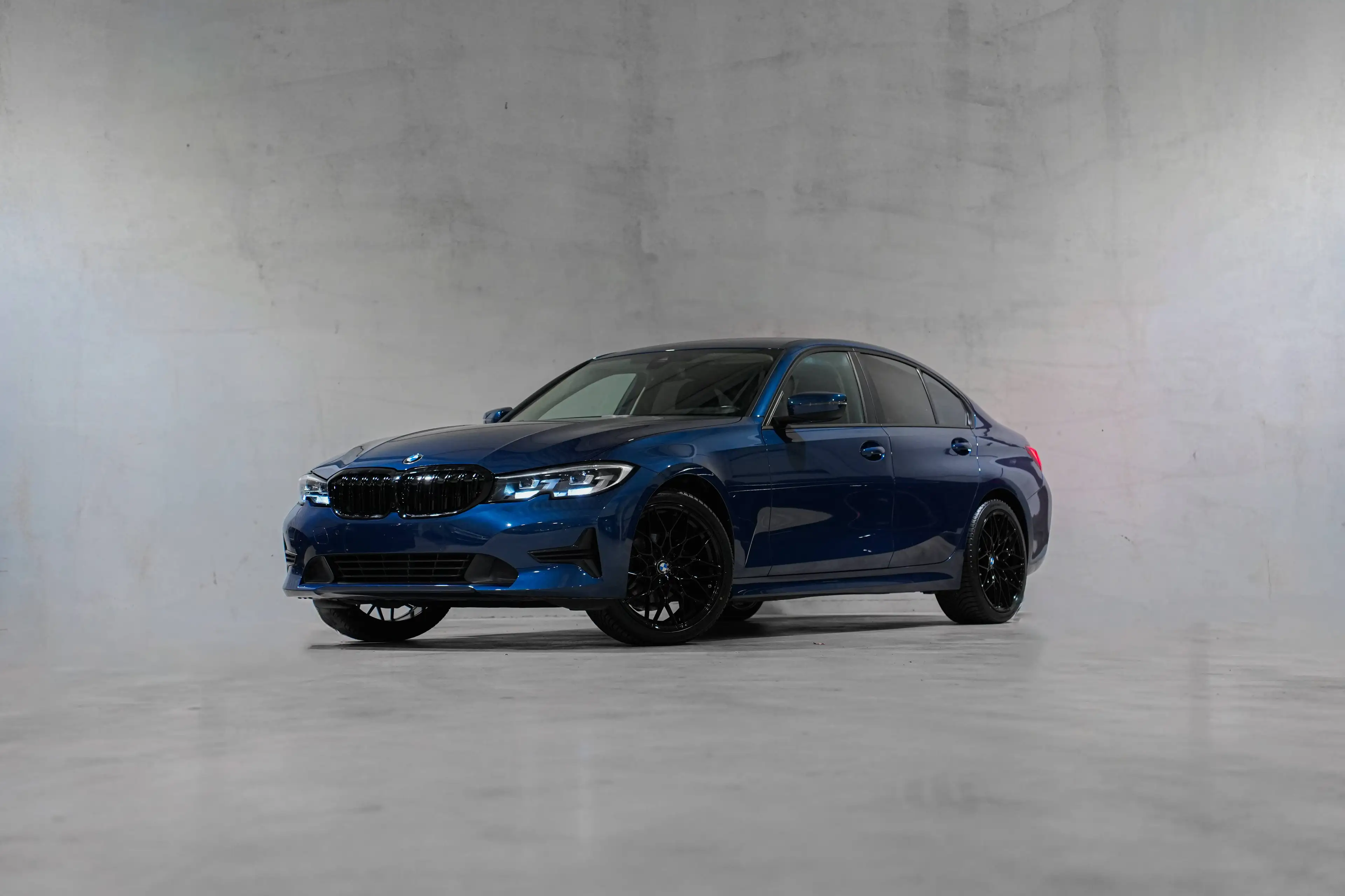 BMW 316 ✖ 19' PACK M | BLACK PACK | APPLE CARPLAY | SIEGES CHAUFFANTS | TVA ✔