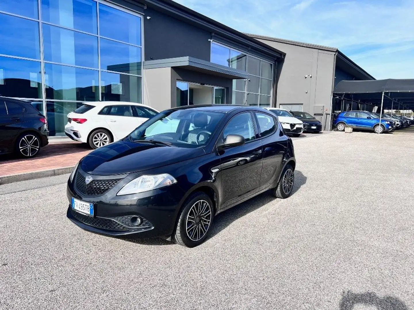 Lancia Ypsilon 1.2 69 CV 5 porte GPL Ecochic Elefantino Blu Nero - 1