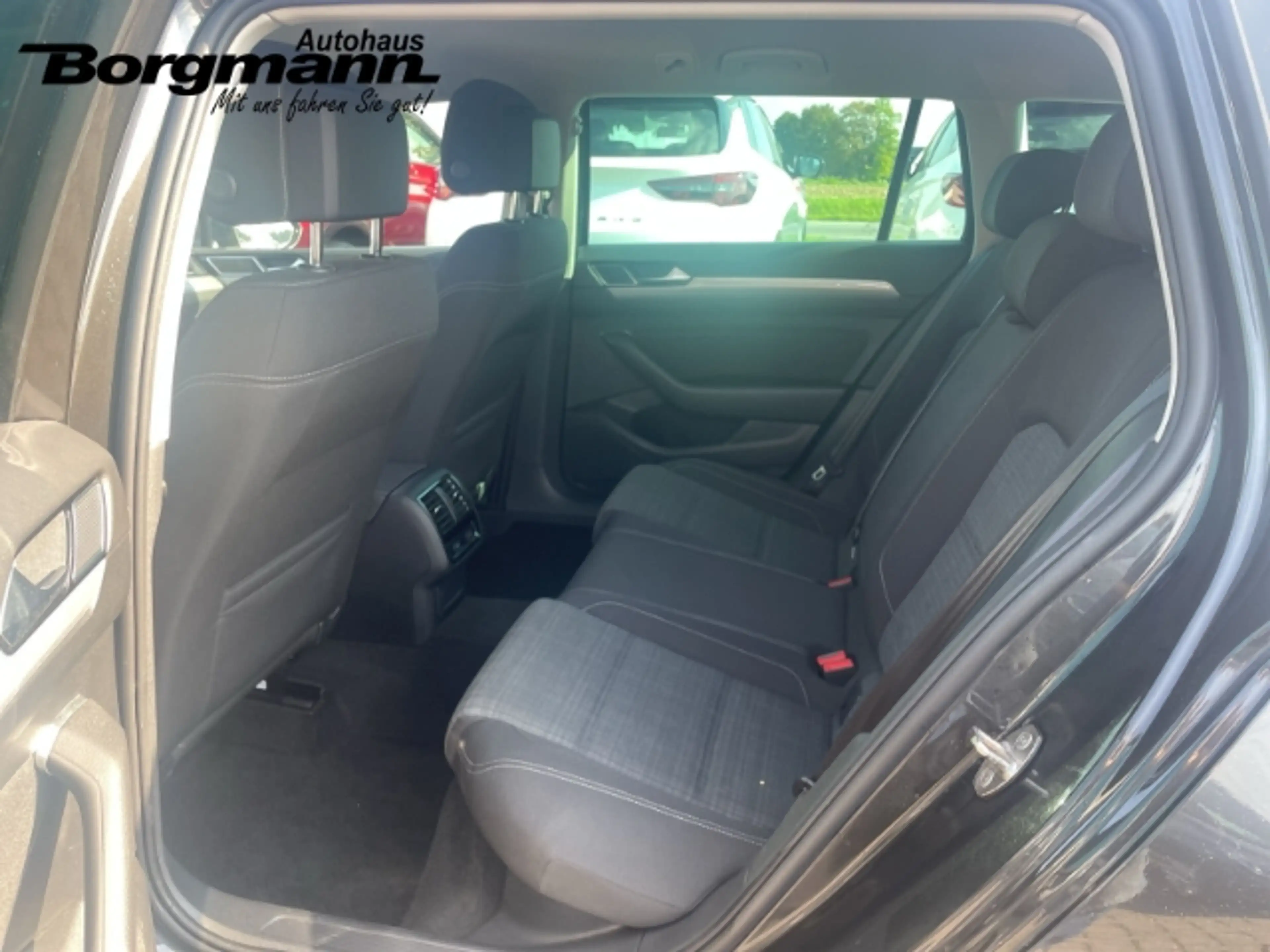 Volkswagen Passat Variant Business 1.5 LED - Navi - Park Distance Control - — photo 8