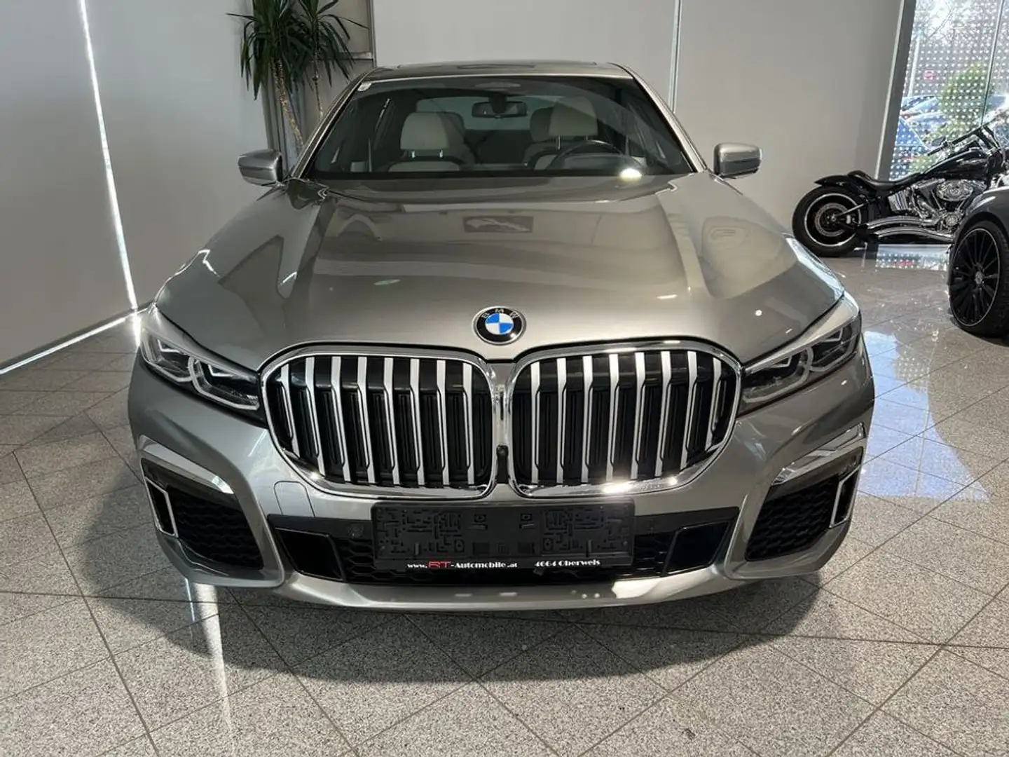 BMW 745 Le xDrive MSport Grau - 2