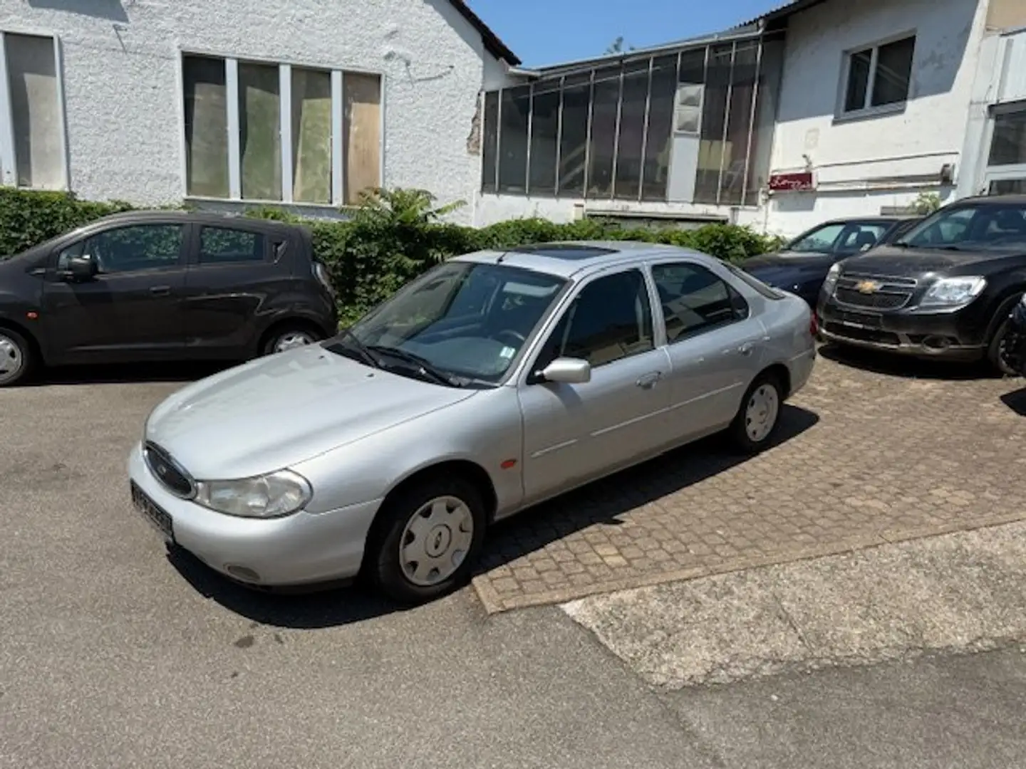 Ford Mondeo 2.0 Ghia X Silber - 2