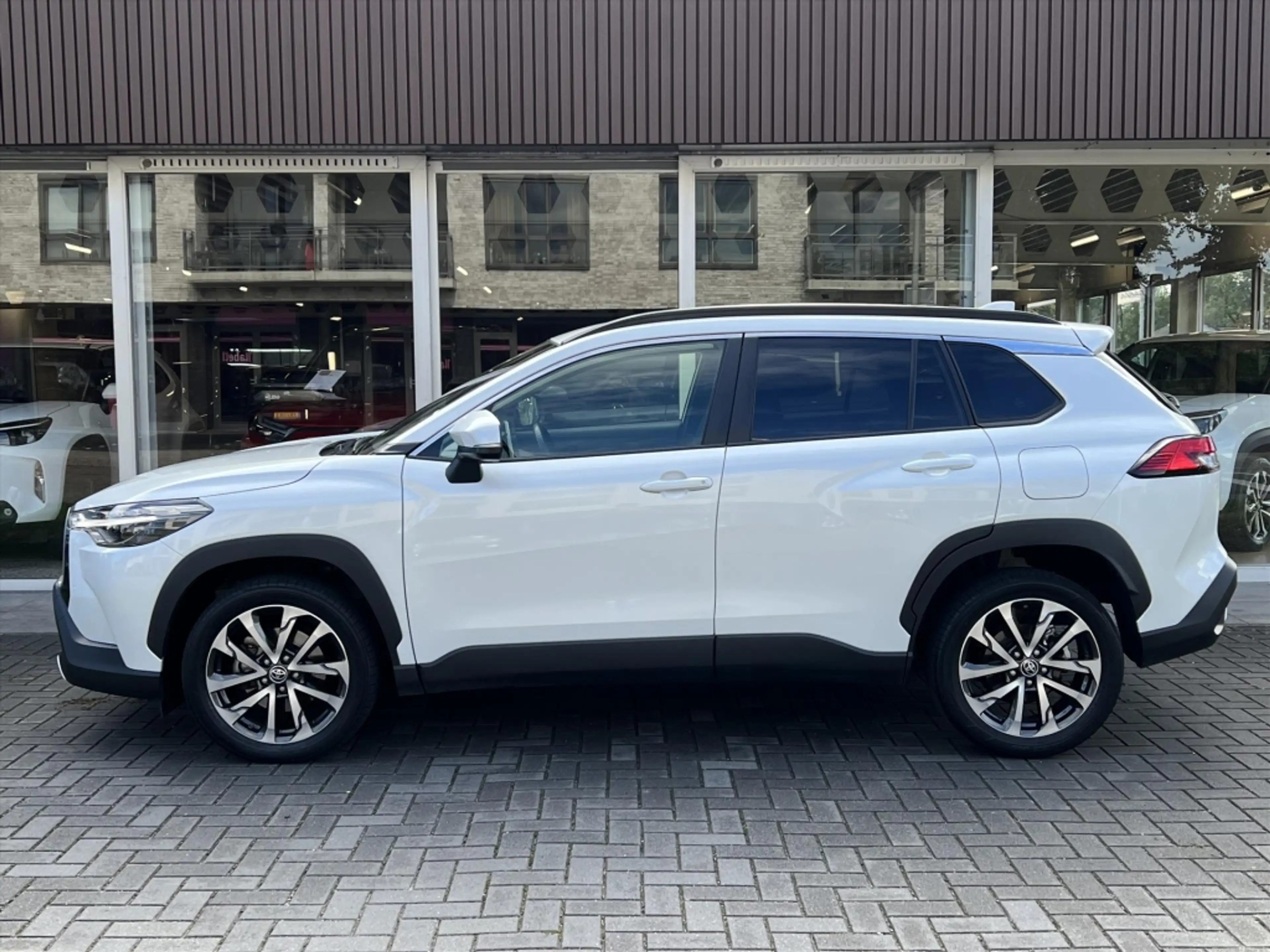 Toyota Corolla Cross 140 Hybrid Dynamic | Trekhaak, Parelmoer wit, Dode — photo 8