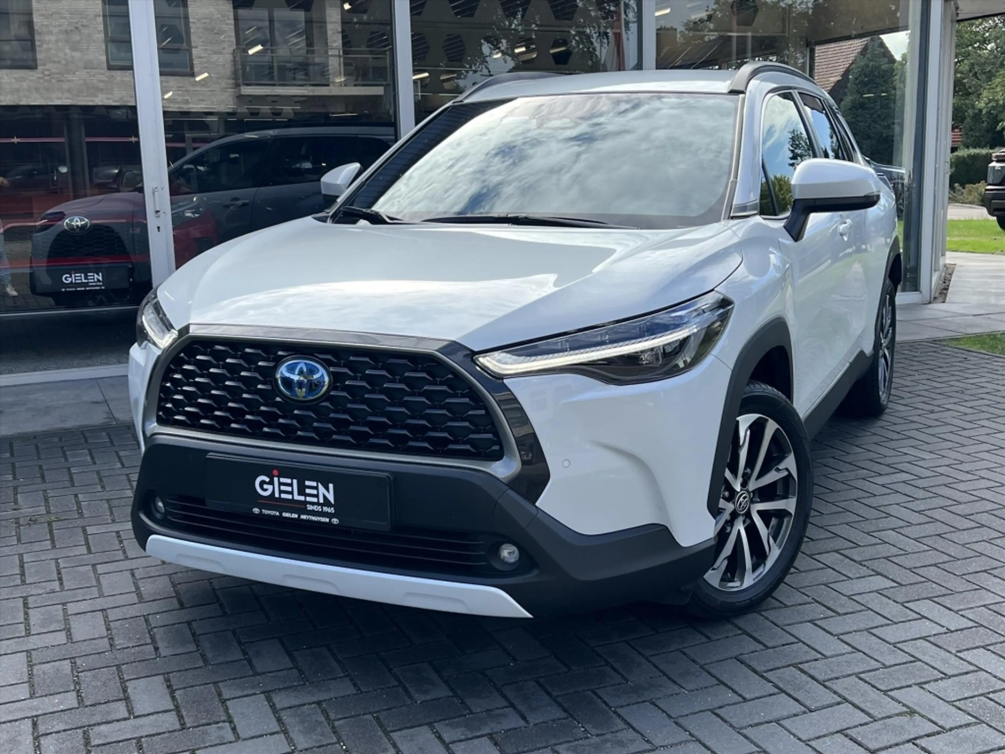 Toyota Corolla Cross 140 Hybrid Dynamic | Trekhaak, Parelmoer wit, Dode — photo 2
