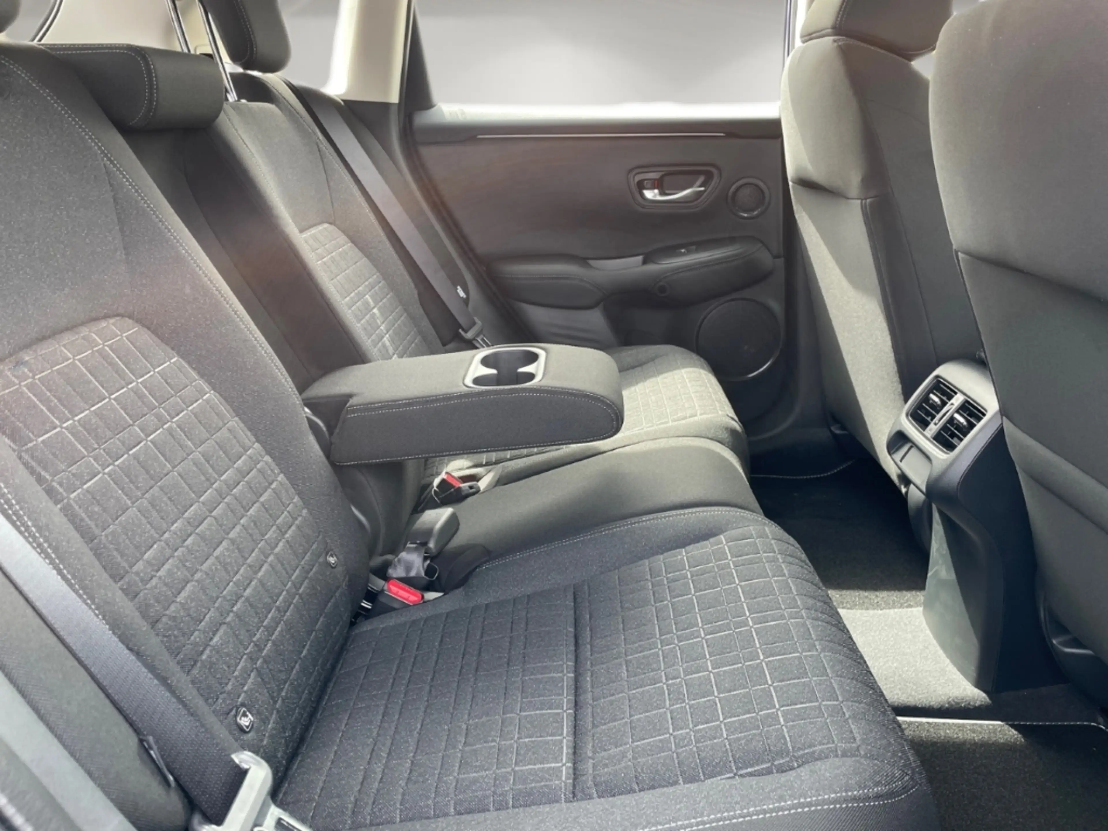 Honda ZR-V 2.0 Hybrid Elegance Navi LED Einparkh. v+h — photo 14