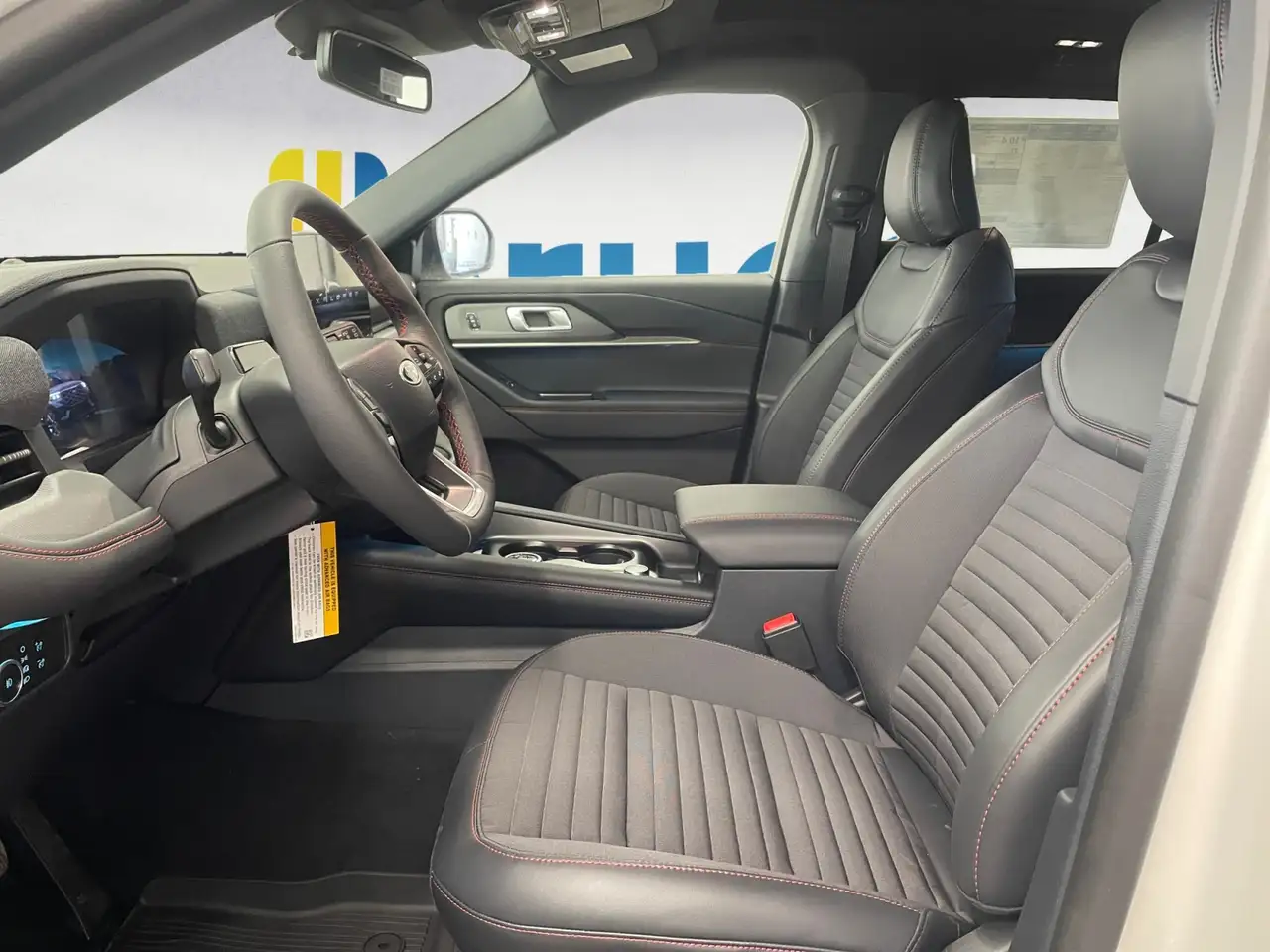 Ford Explorer снимка Ford Explorer