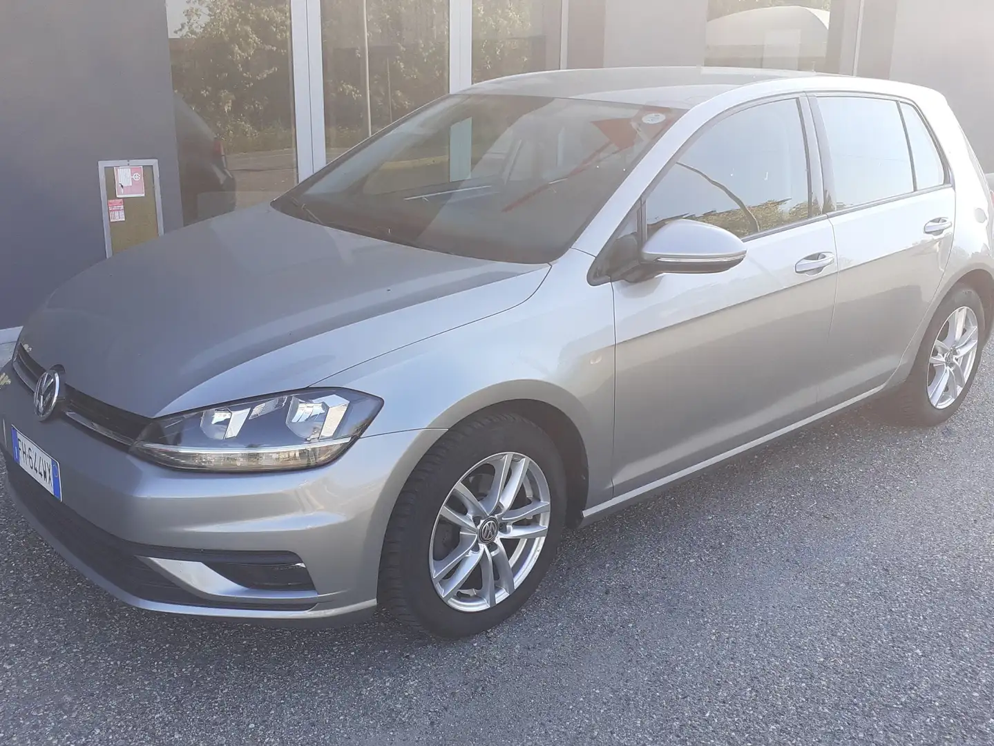 Volkswagen Golf Golf 5p 1.2 tsi Trendline 85cv E6 Grigio - 1
