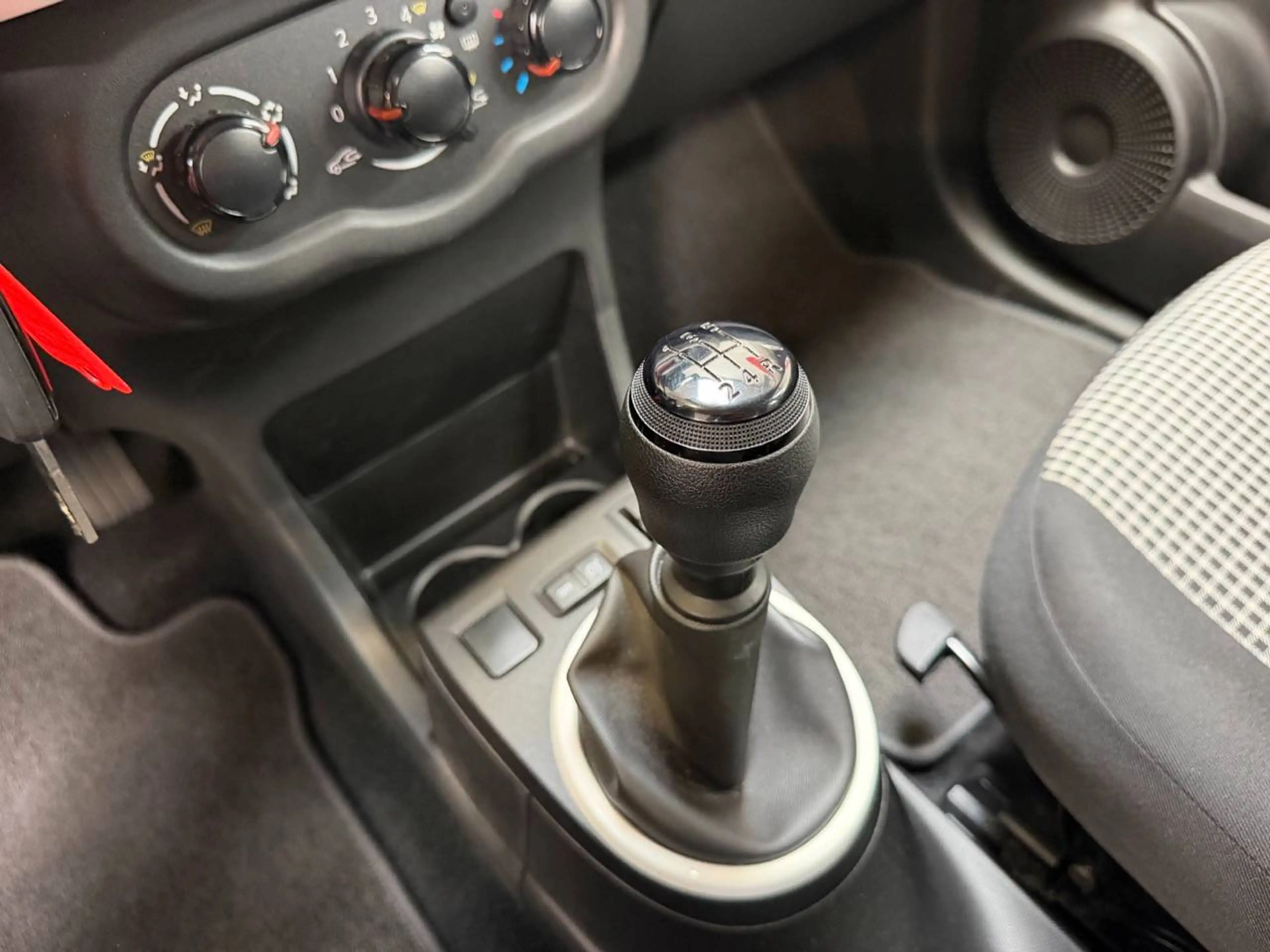 Renault Twingo Twingo 1.0i SCe — photo 11