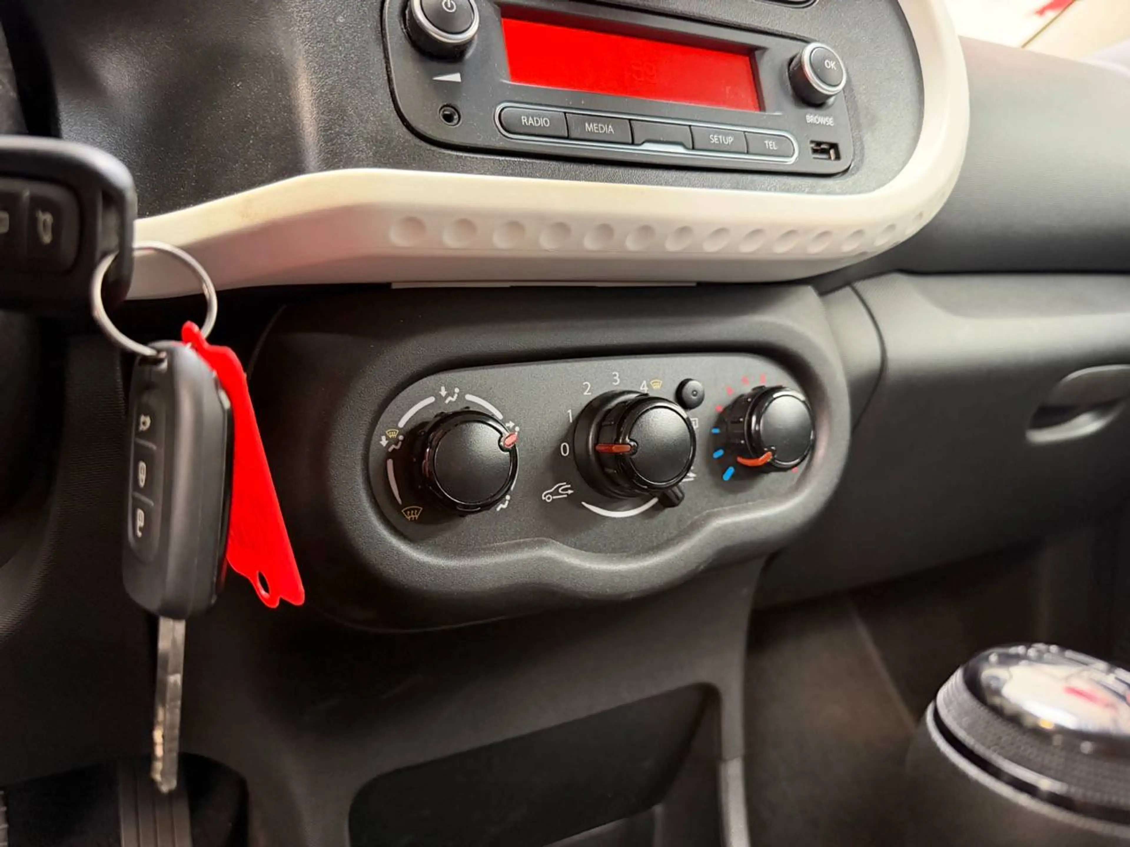 Renault Twingo Twingo 1.0i SCe — photo 12