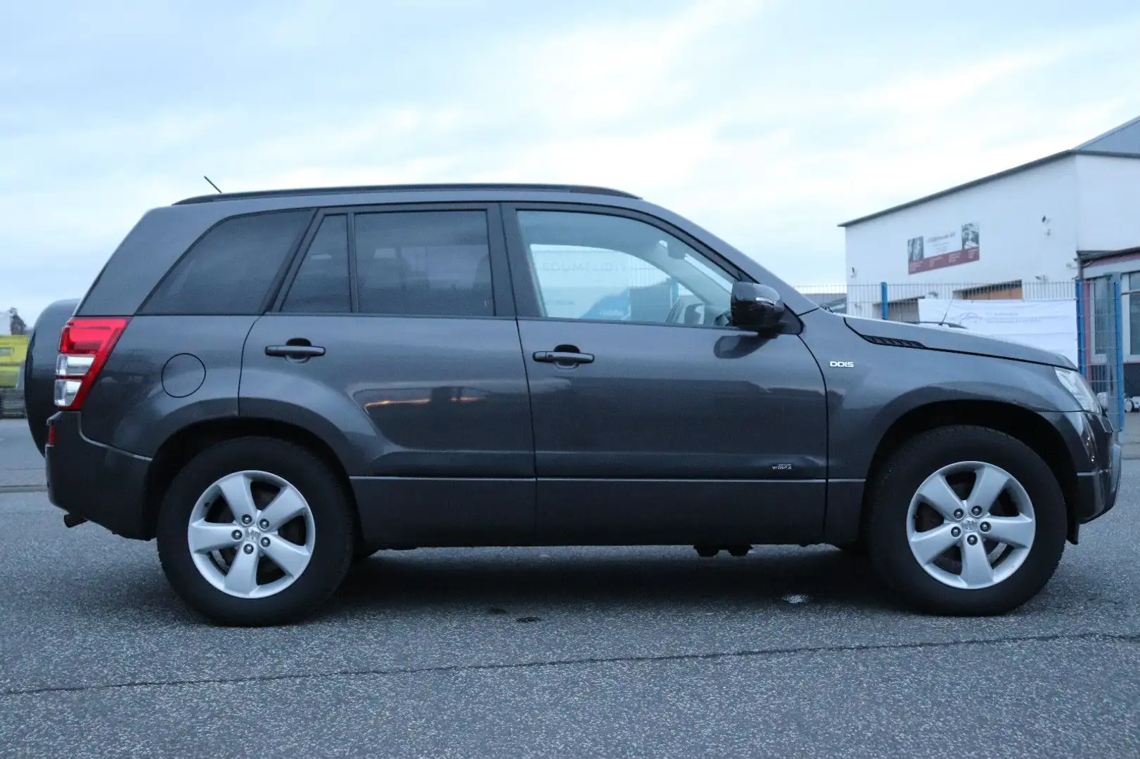 Suzuki Grand Vitara 1.9 D 4WD Gris - 2