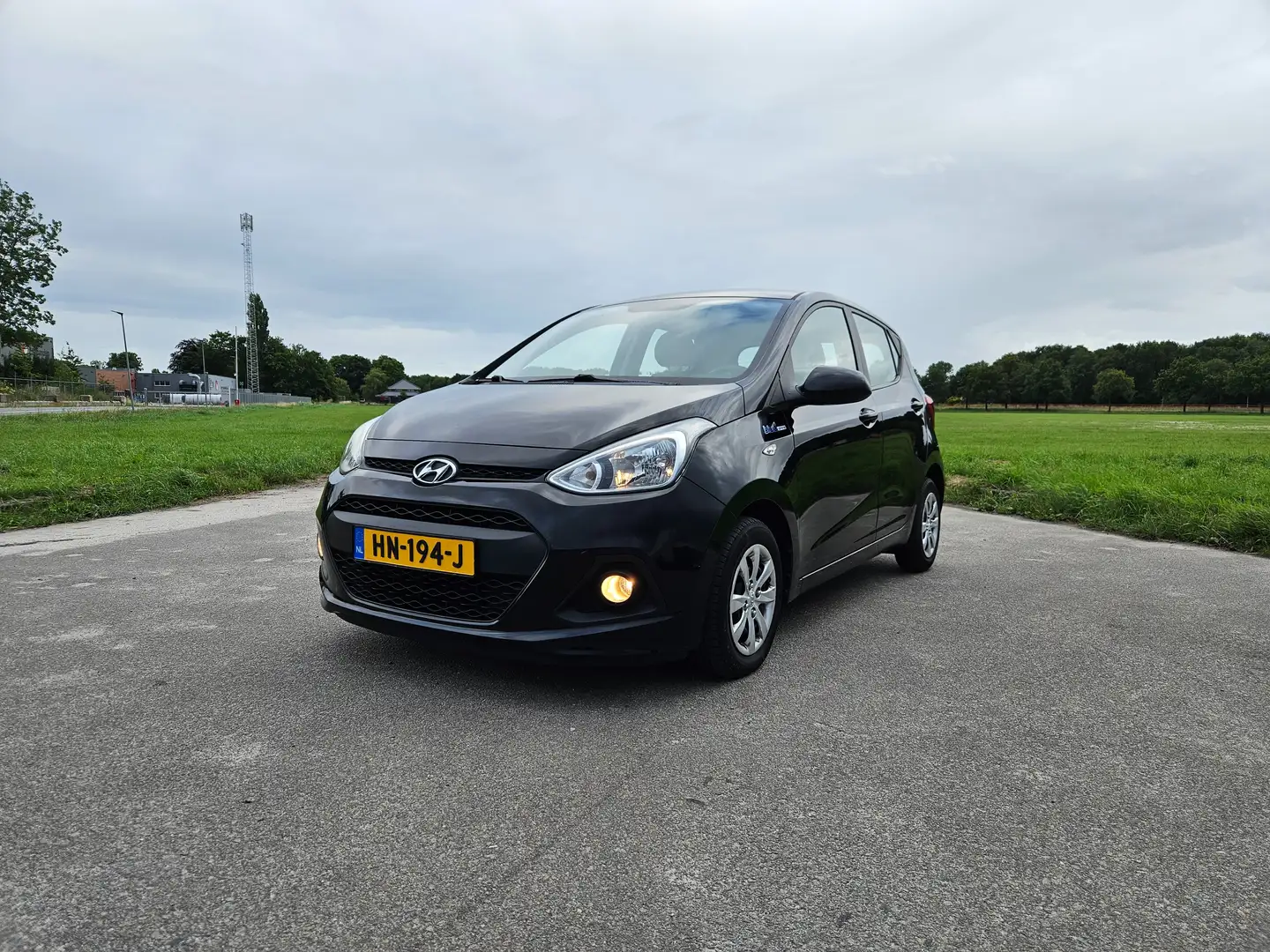 Hyundai i10 i10 1.0i i-Motion Comfort Zwart - 2
