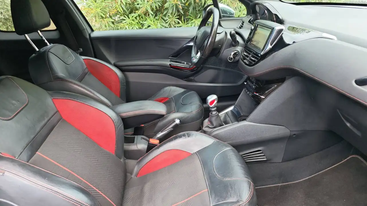 Peugeot 208 208 — photo 27