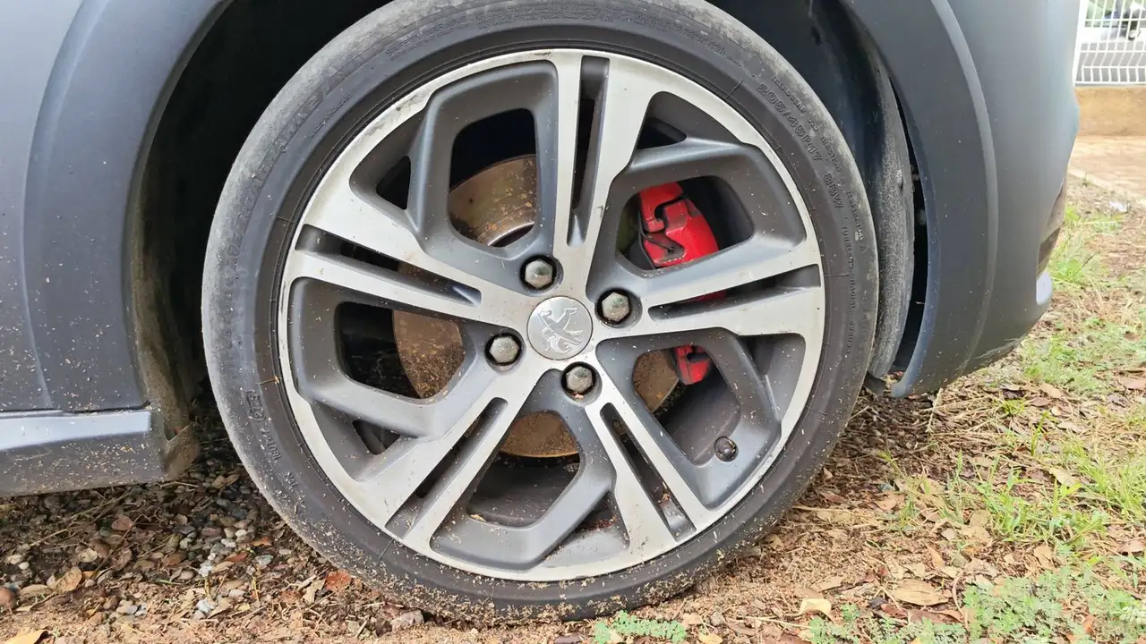 Peugeot 208 208 — photo 17