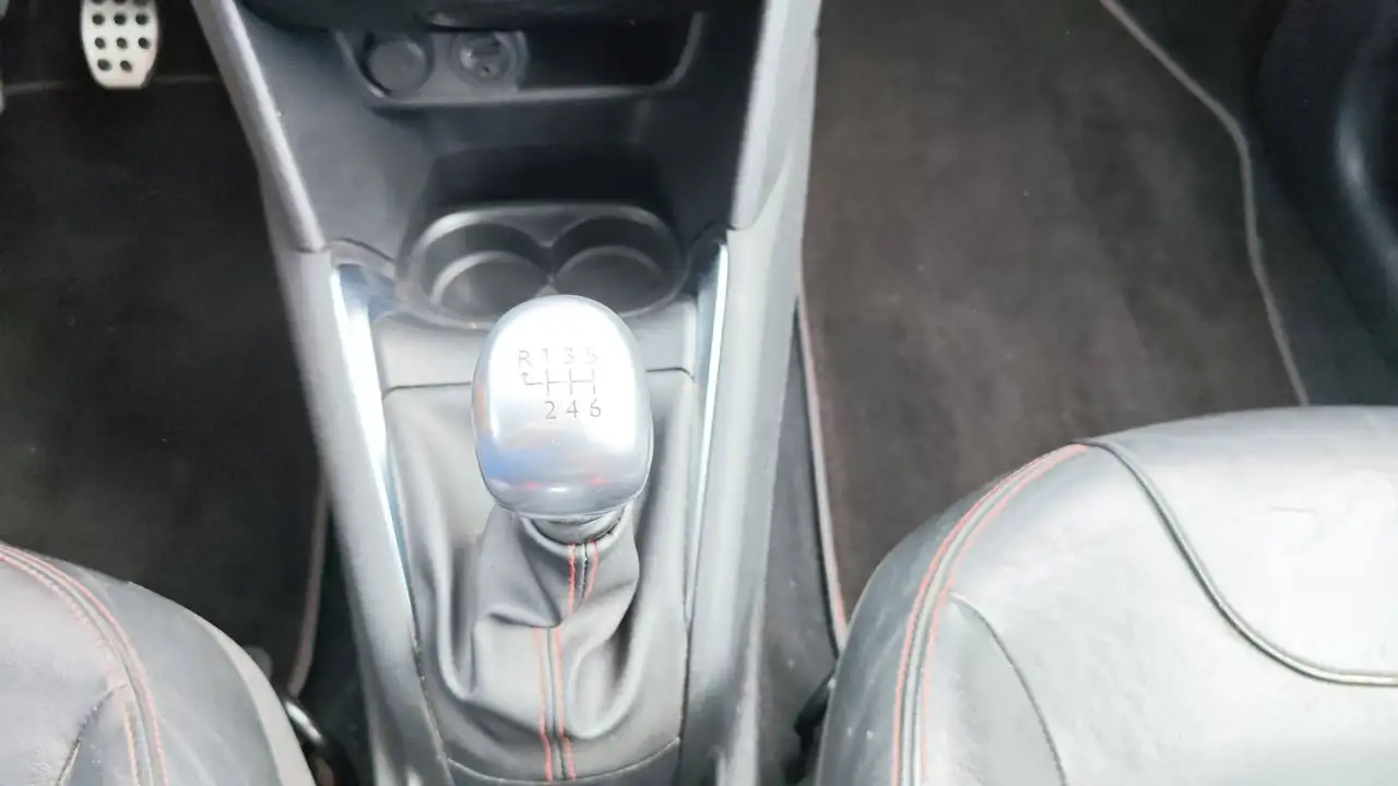 Peugeot 208 208 — photo 25