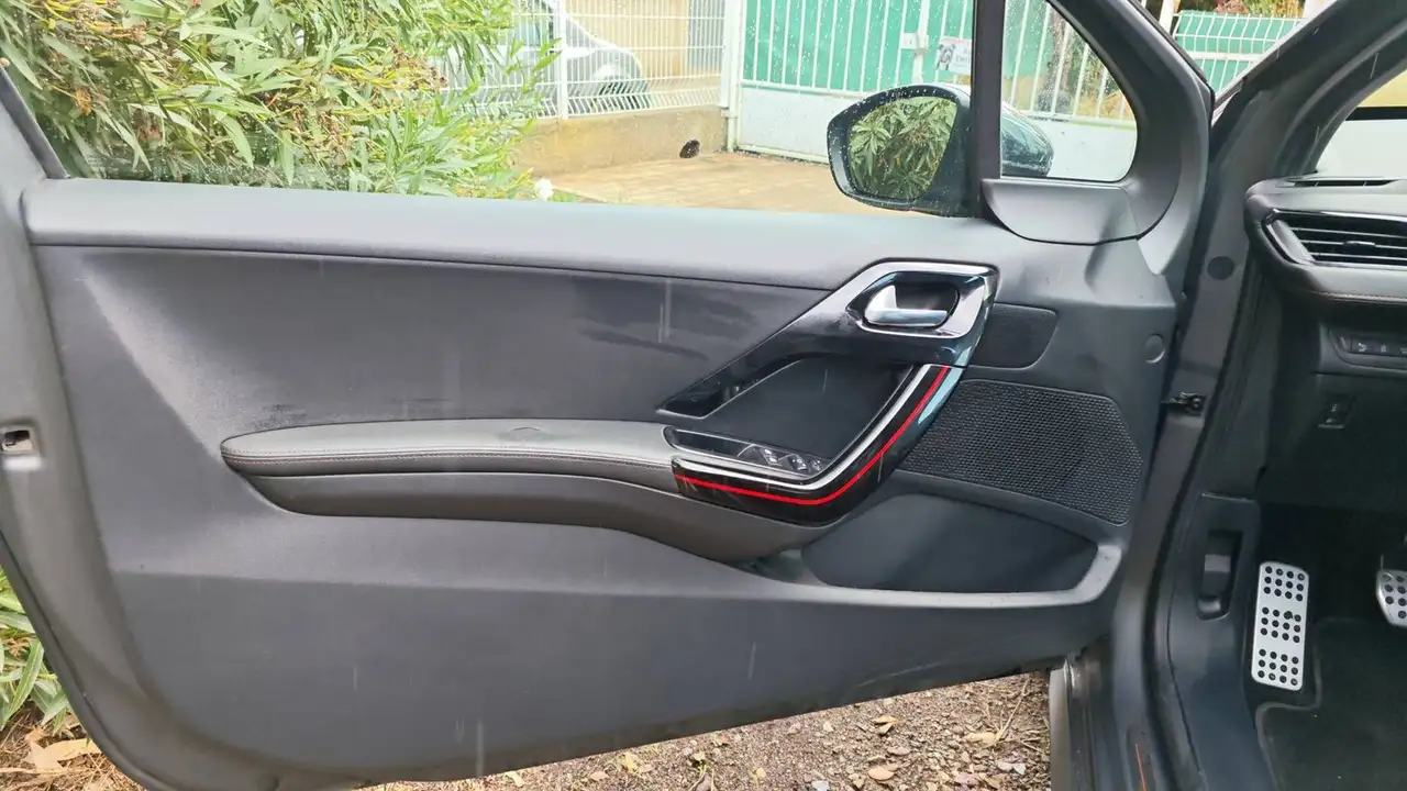 Peugeot 208 208 — photo 7