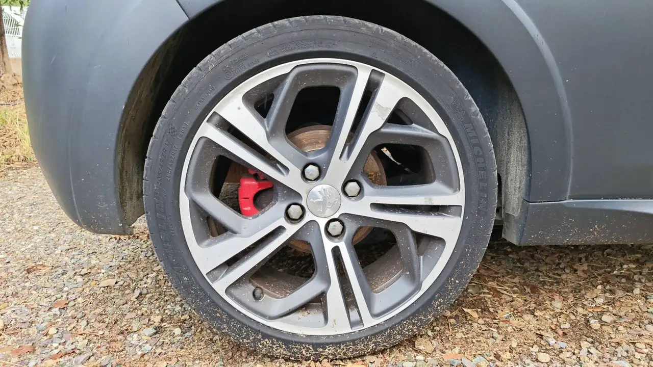 Peugeot 208 208 — photo 16