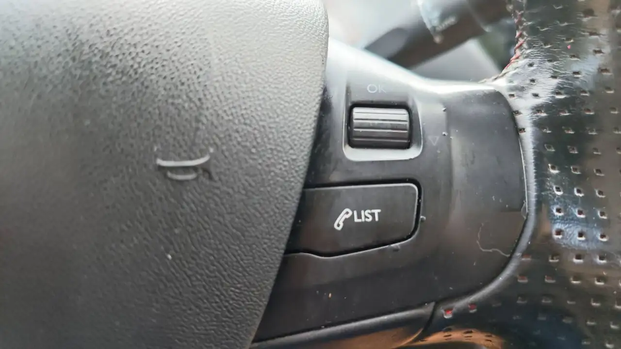 Peugeot 208 208 — photo 29