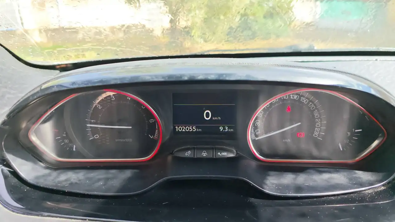 Peugeot 208 208 — photo 12
