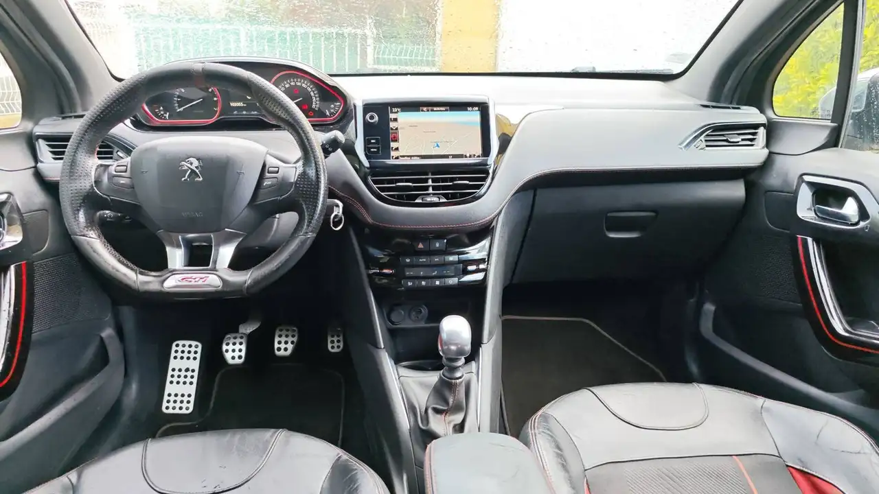 Peugeot 208 208 — photo 11