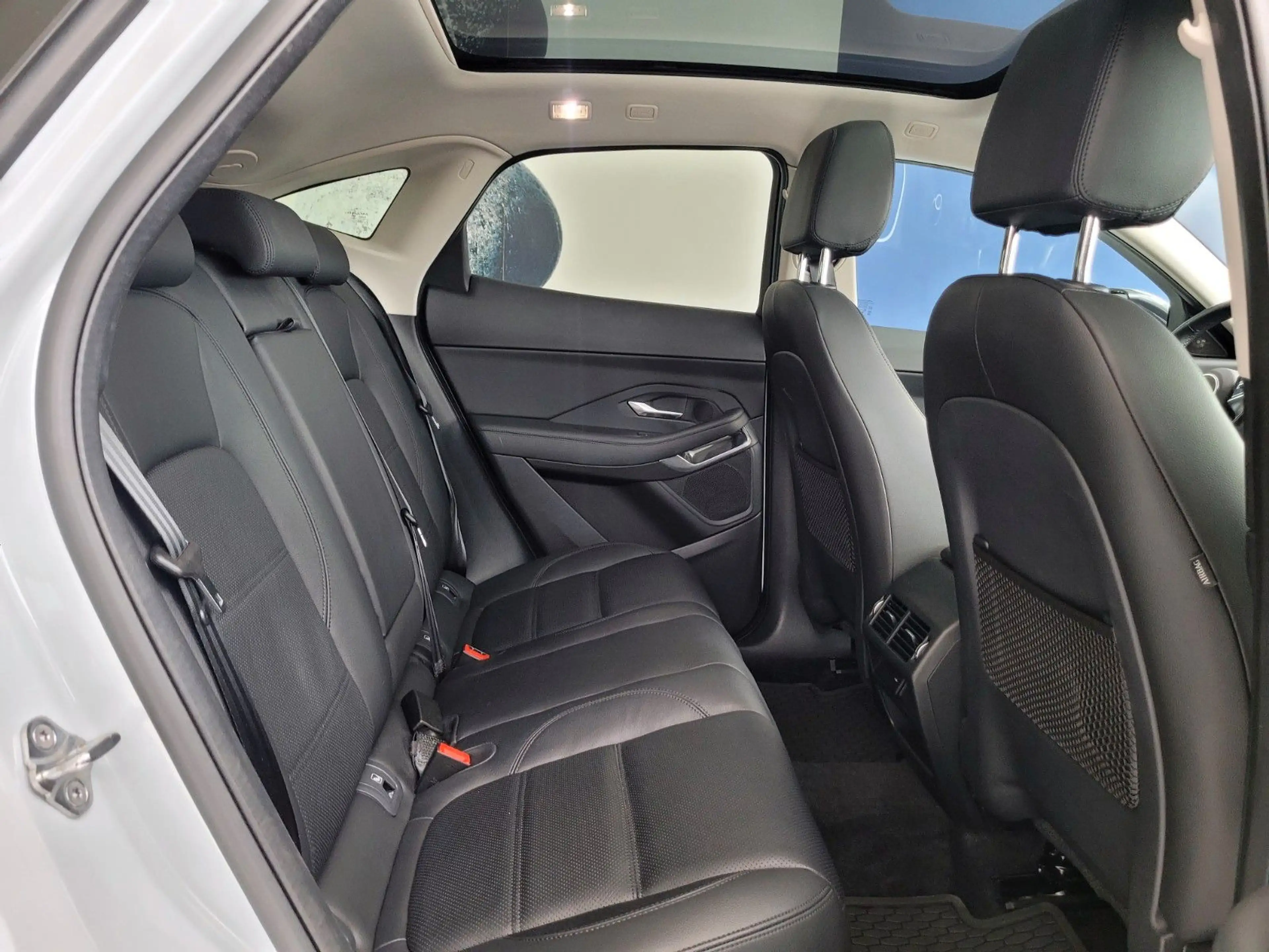 Jaguar E-Pace Facelift Panor./Leder/AHK/360°/BlackPack — photo 19