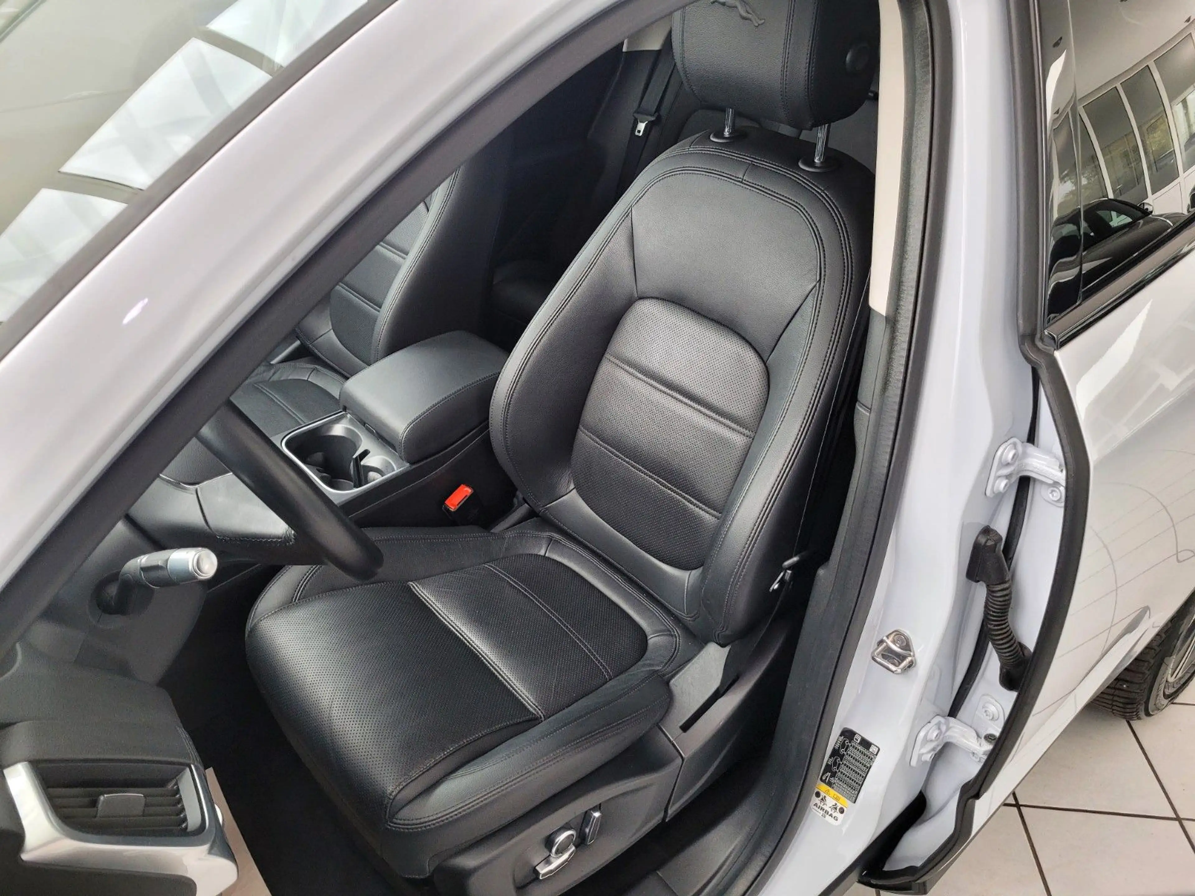Jaguar E-Pace Facelift Panor./Leder/AHK/360°/BlackPack — photo 14