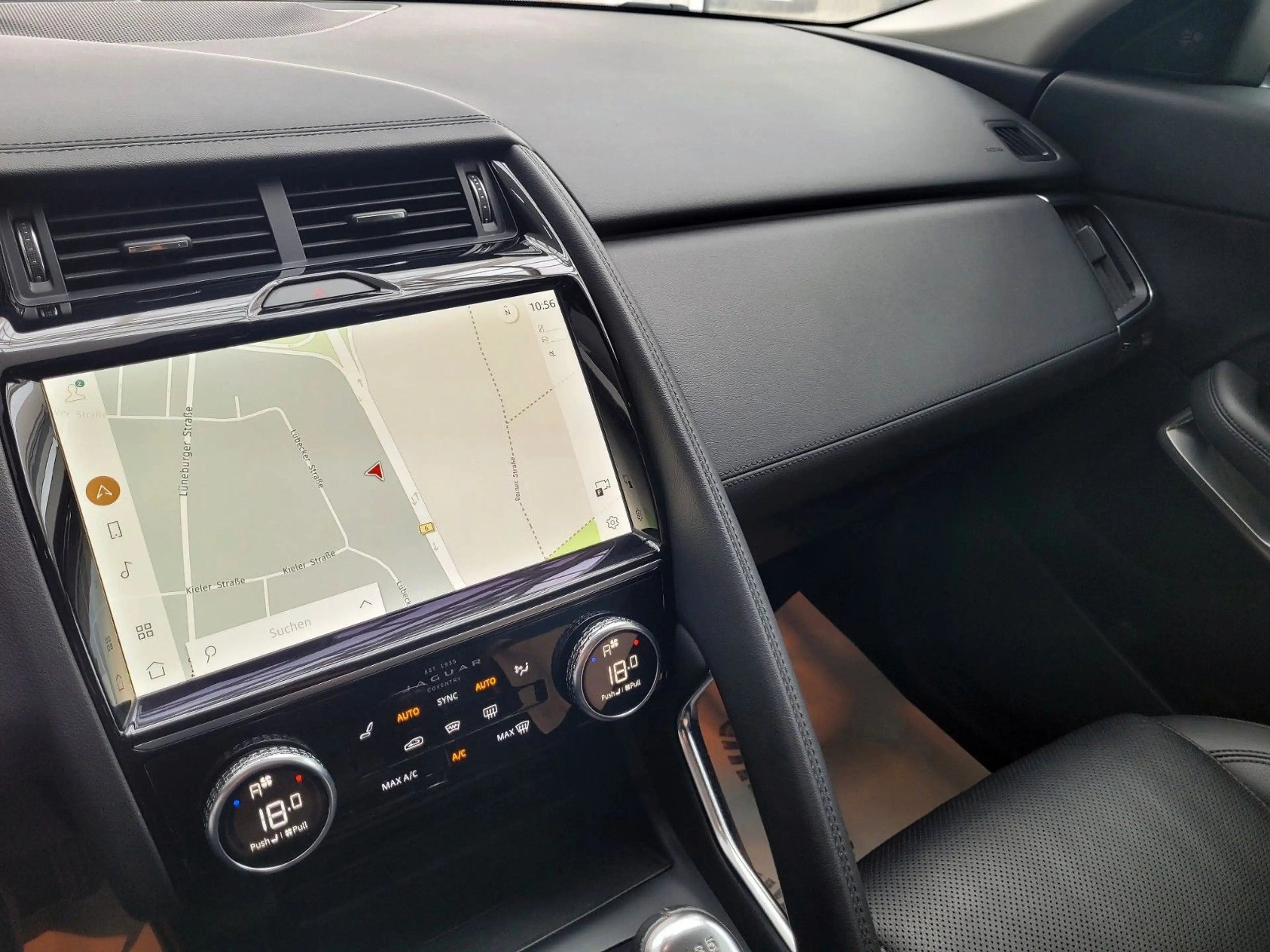 Jaguar E-Pace Facelift Panor./Leder/AHK/360°/BlackPack — photo 11