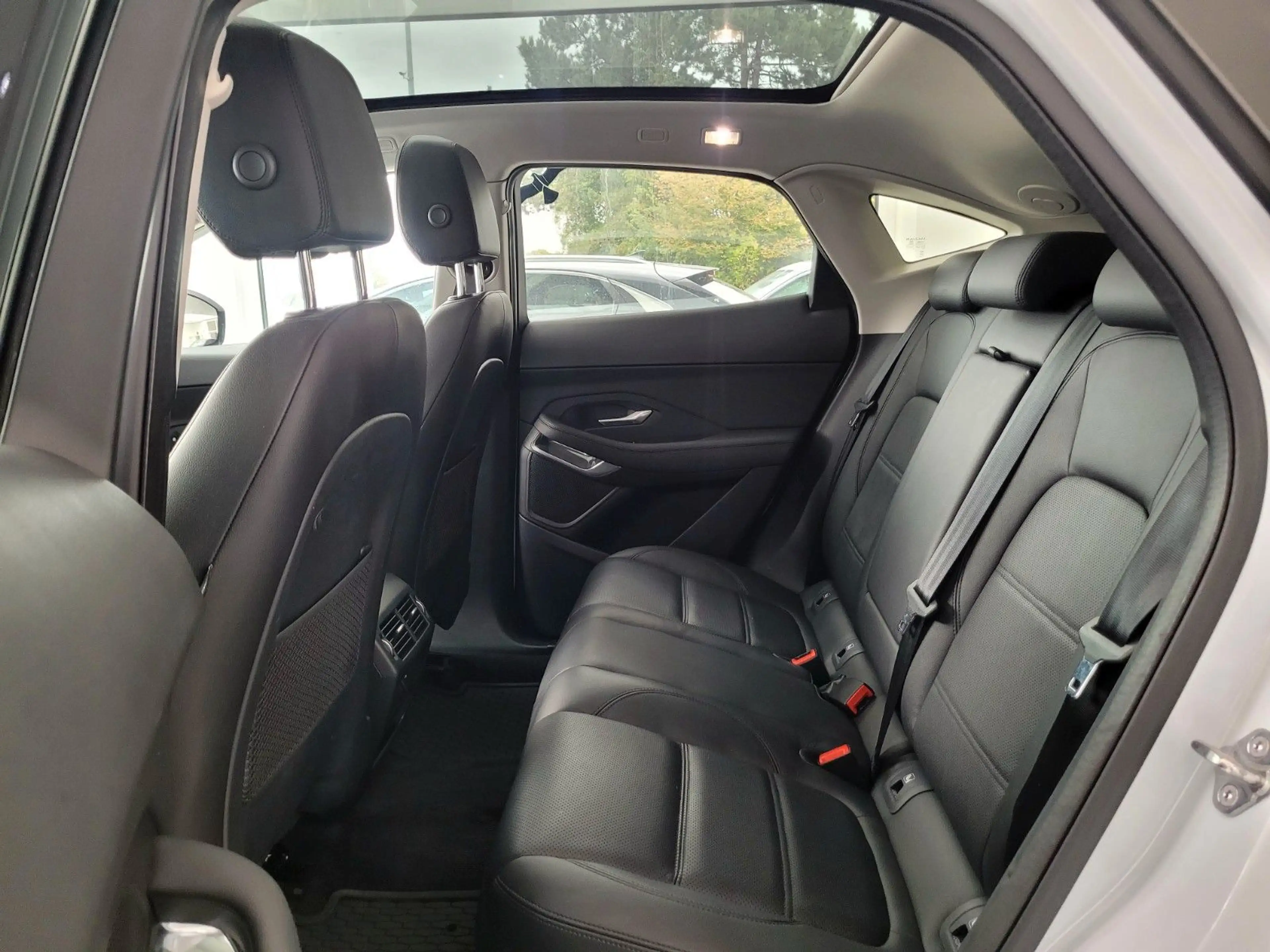 Jaguar E-Pace Facelift Panor./Leder/AHK/360°/BlackPack — photo 18
