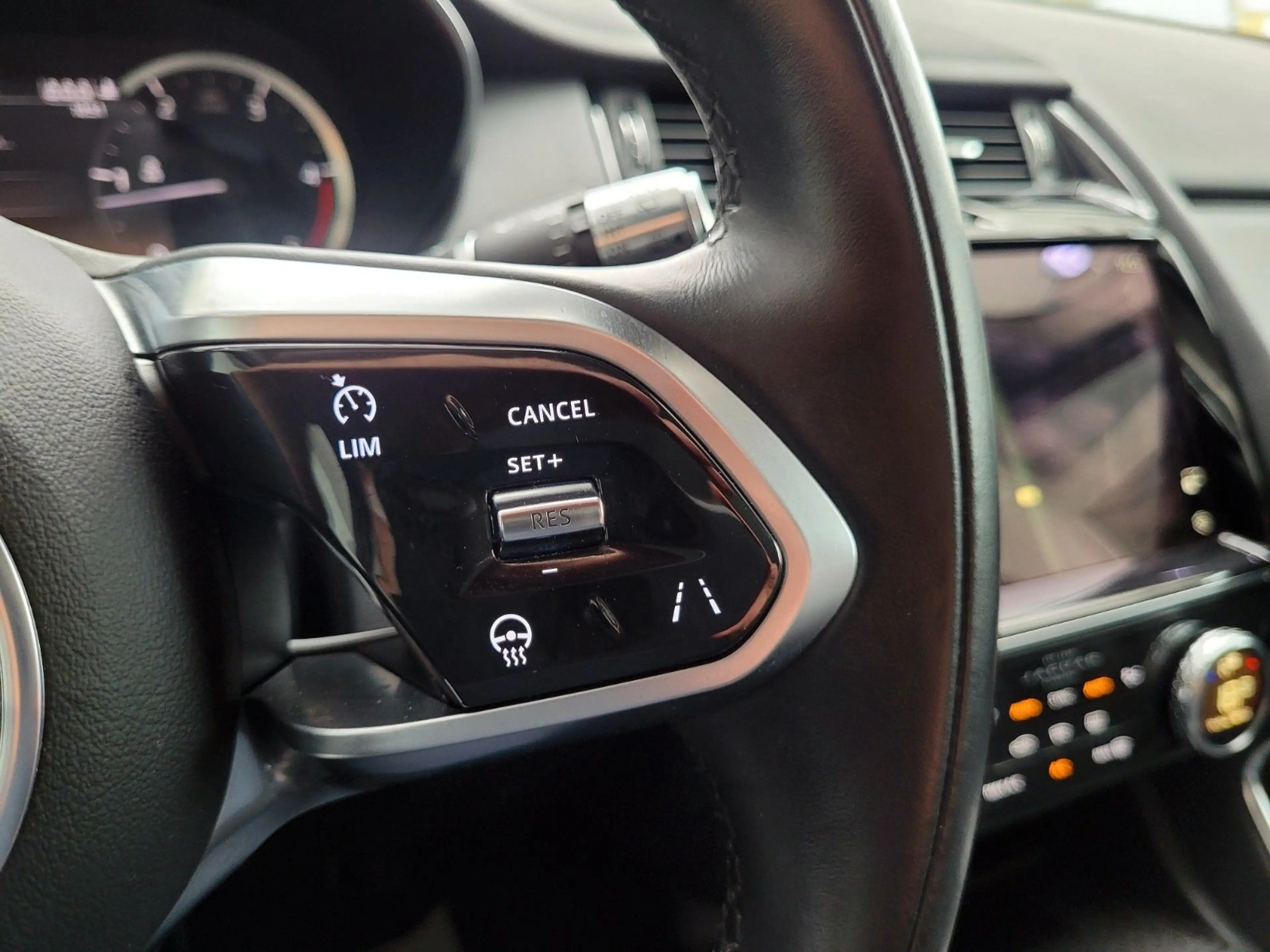 Jaguar E-Pace Facelift Panor./Leder/AHK/360°/BlackPack — photo 17