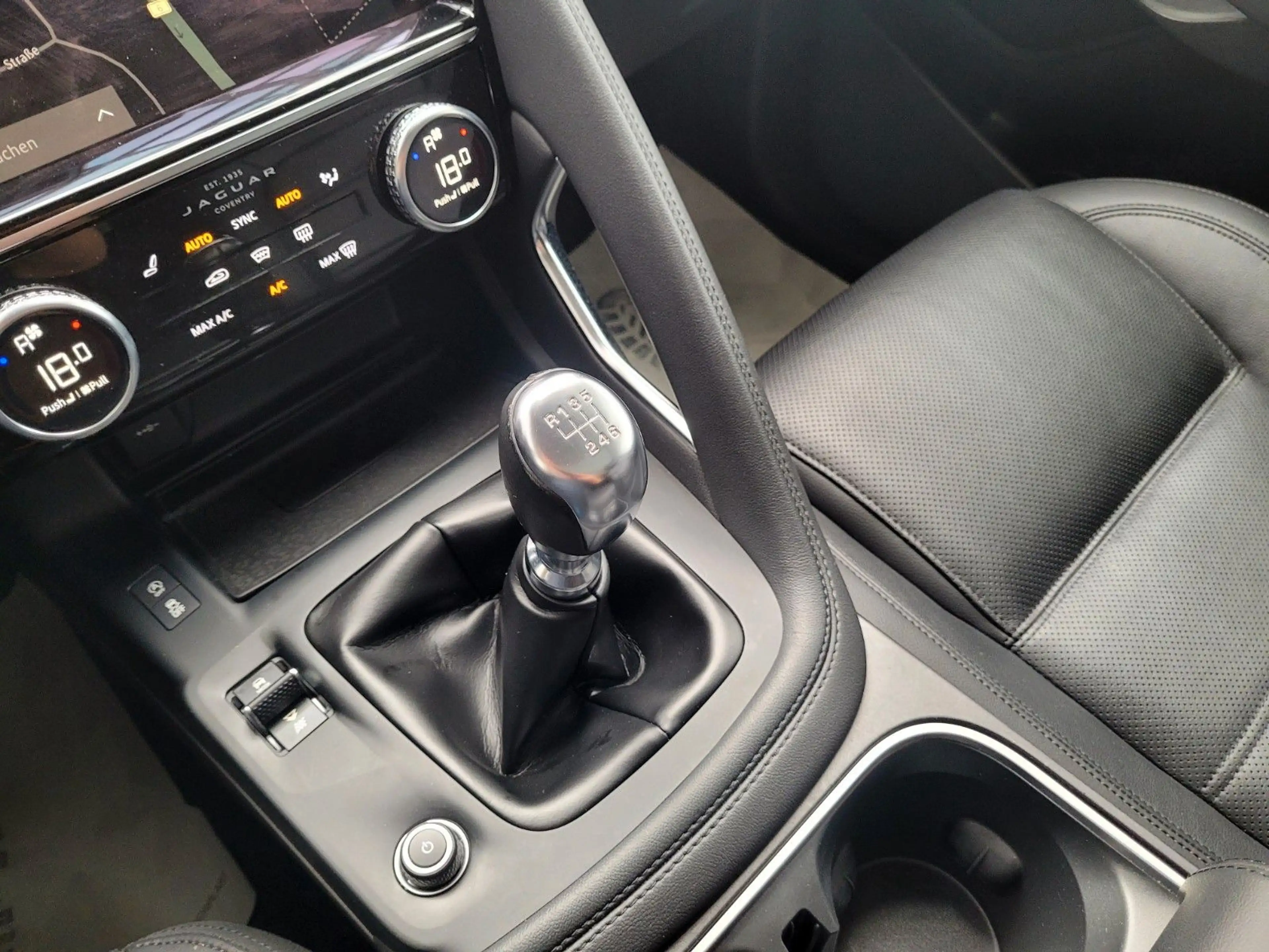 Jaguar E-Pace Facelift Panor./Leder/AHK/360°/BlackPack — photo 13