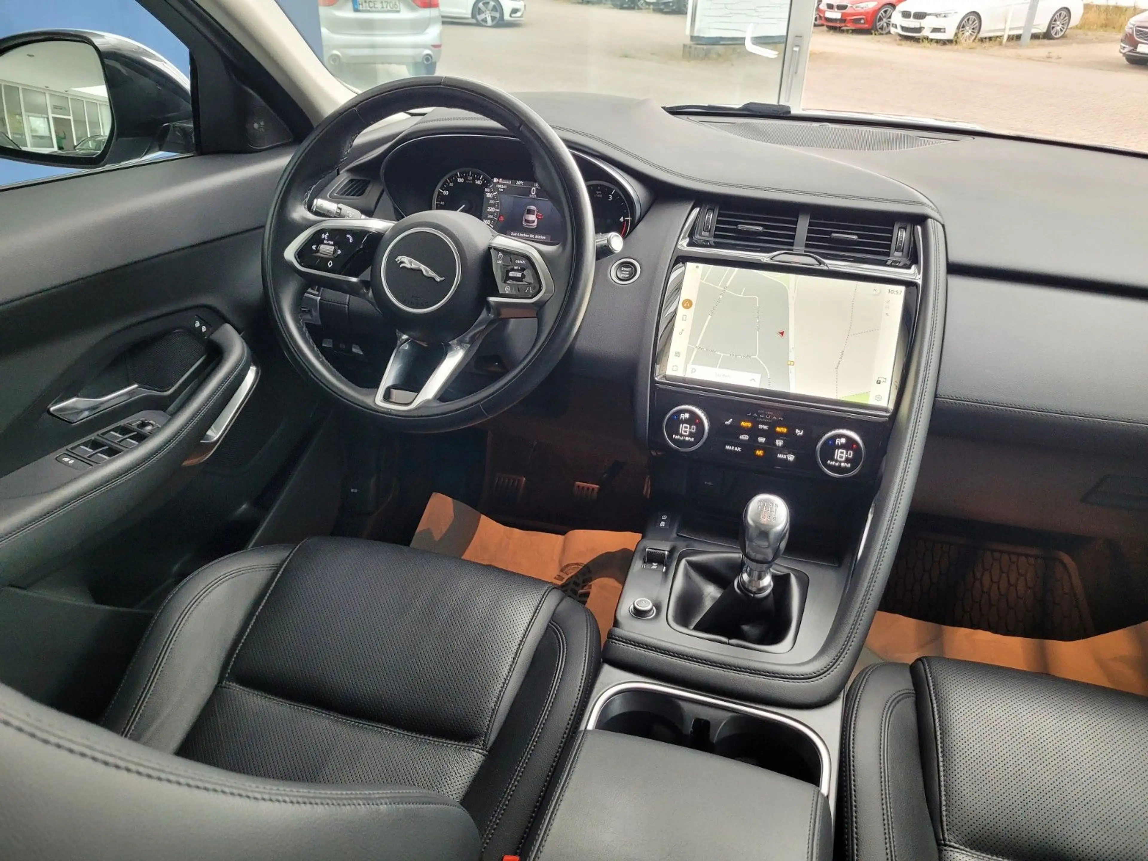 Jaguar E-Pace Facelift Panor./Leder/AHK/360°/BlackPack — photo 8