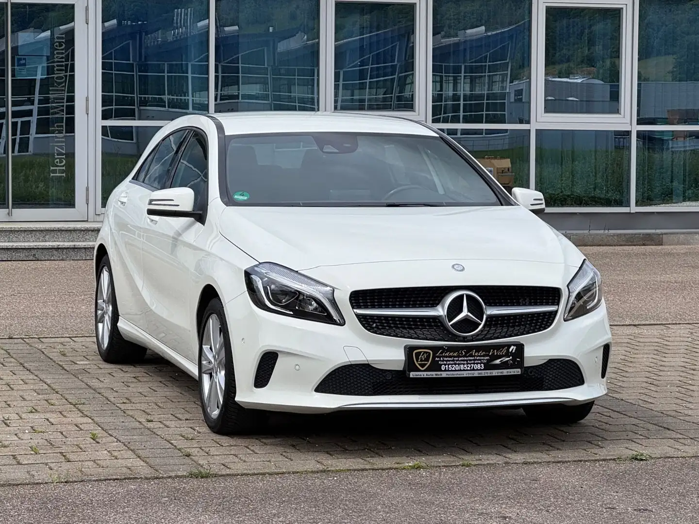 Mercedes-Benz A 200 BlueEfficiency Klima ELD Navi Tüv/Au 06.27 Blanco - 1