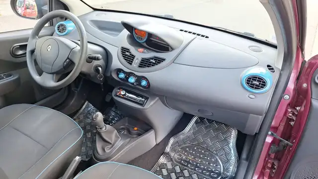 Renault Twingo view 10
