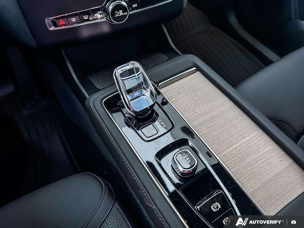 2026 Volvo XC90 T8 AWD Plus Dark Theme 7-Seater thumb 17