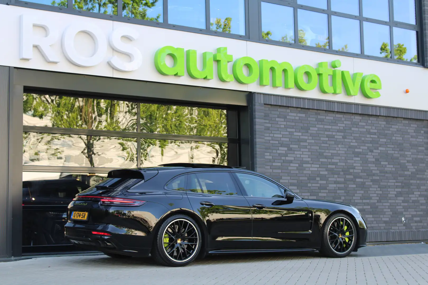 Porsche Panamera Sport Turismo 4.0 Turbo S E-Hybrid | BOMVOL! | BUR Zwart - 2