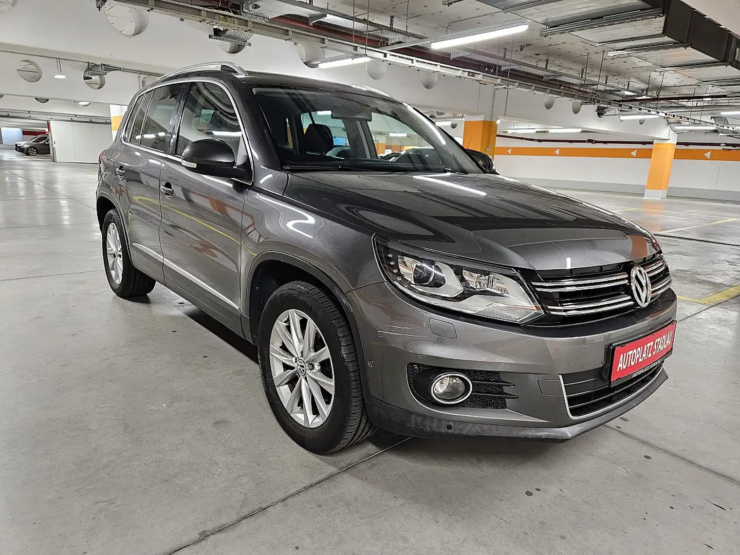 Volkswagen Tiguan 2,0 TDI Sky BMT DPF Gris - 2