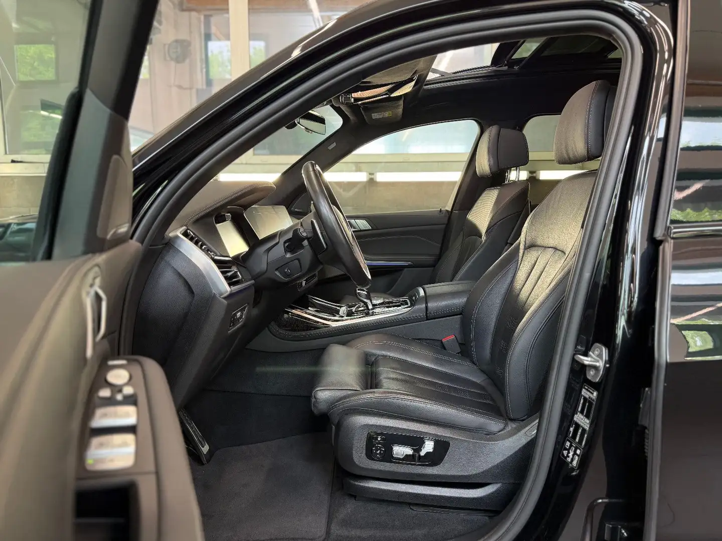 BMW X7 xDrive 40 i M Sport Pano Standhzg HUD AHK Schwarz - 2