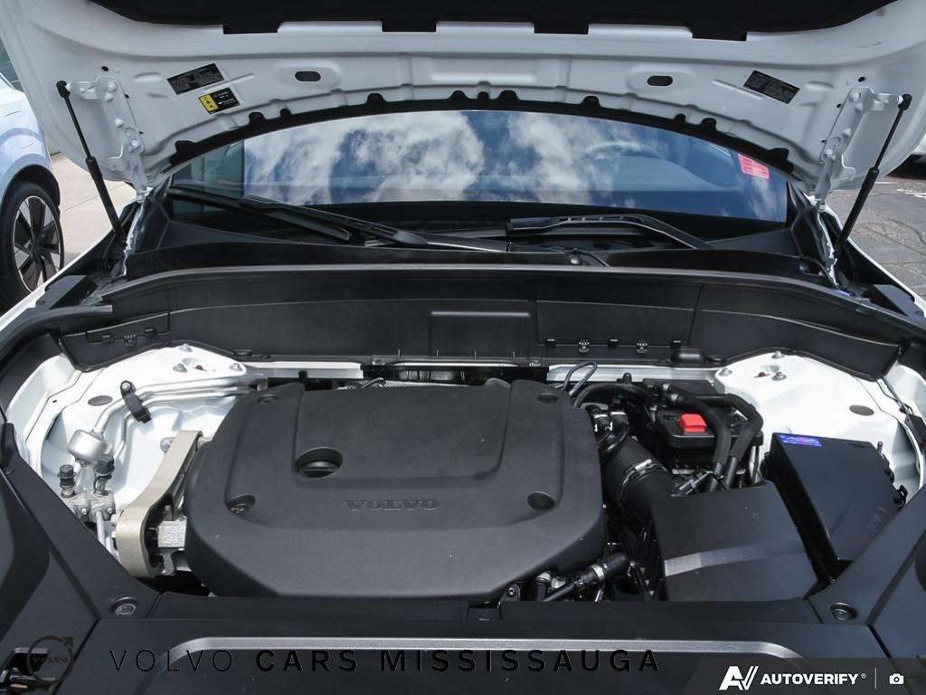 2024 Volvo XC90 Plus Bright Theme thumb 8