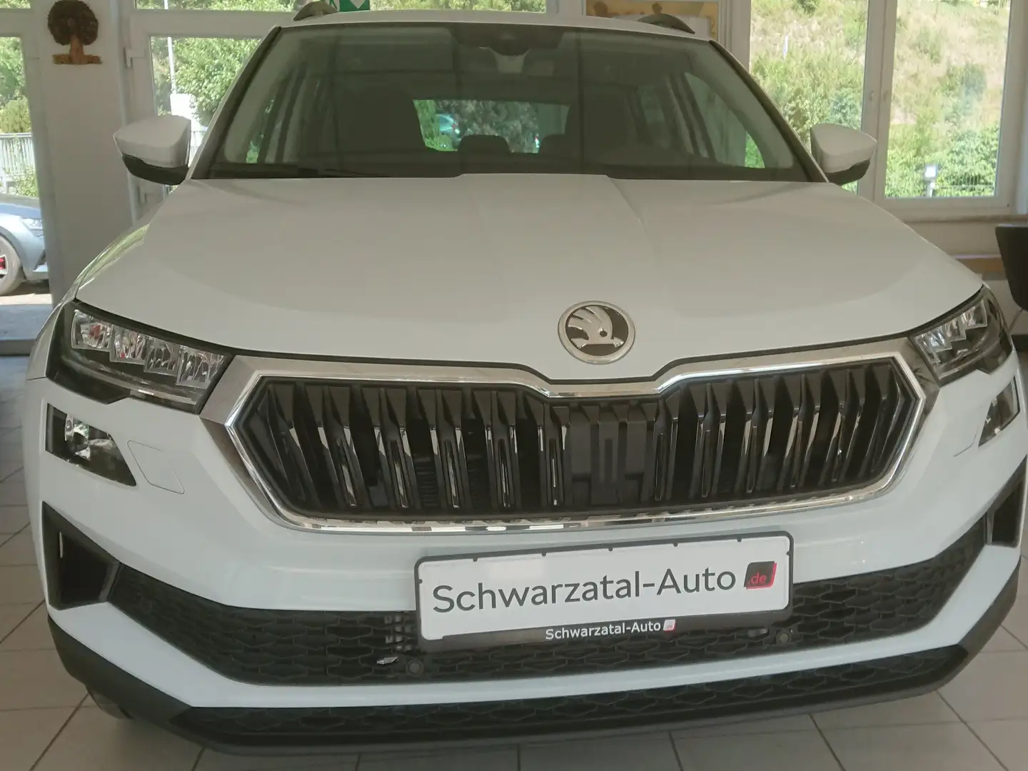 Skoda Karoq Selection 1,5 TSI 130 Jahre Weiß - 1