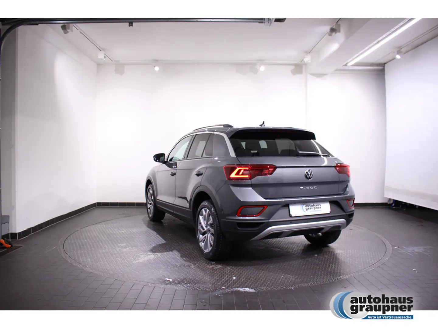 Volkswagen T-Roc 1.5 TSI DSG MOVE PDC KAMERA NAVI Grau - 2