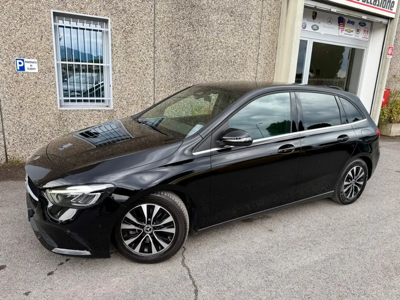 Mercedes-Benz B 180